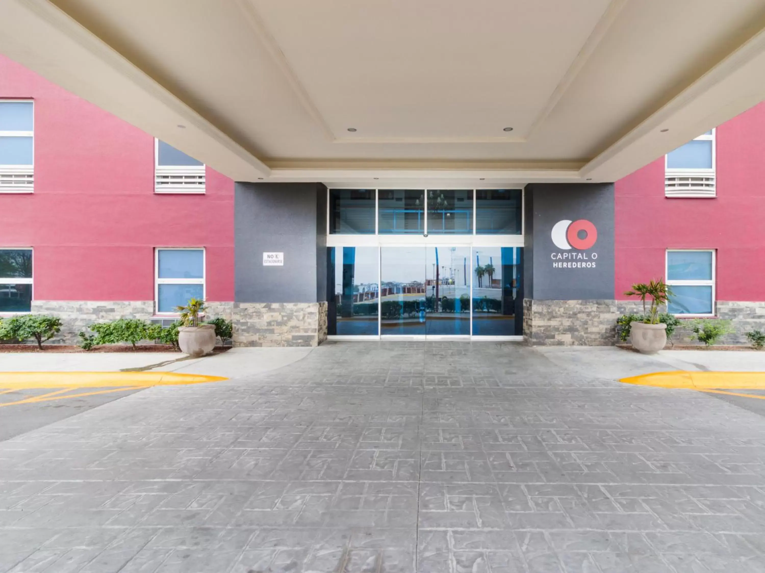 Facade/entrance in Capital O Hotel Herederos, Piedras Negras