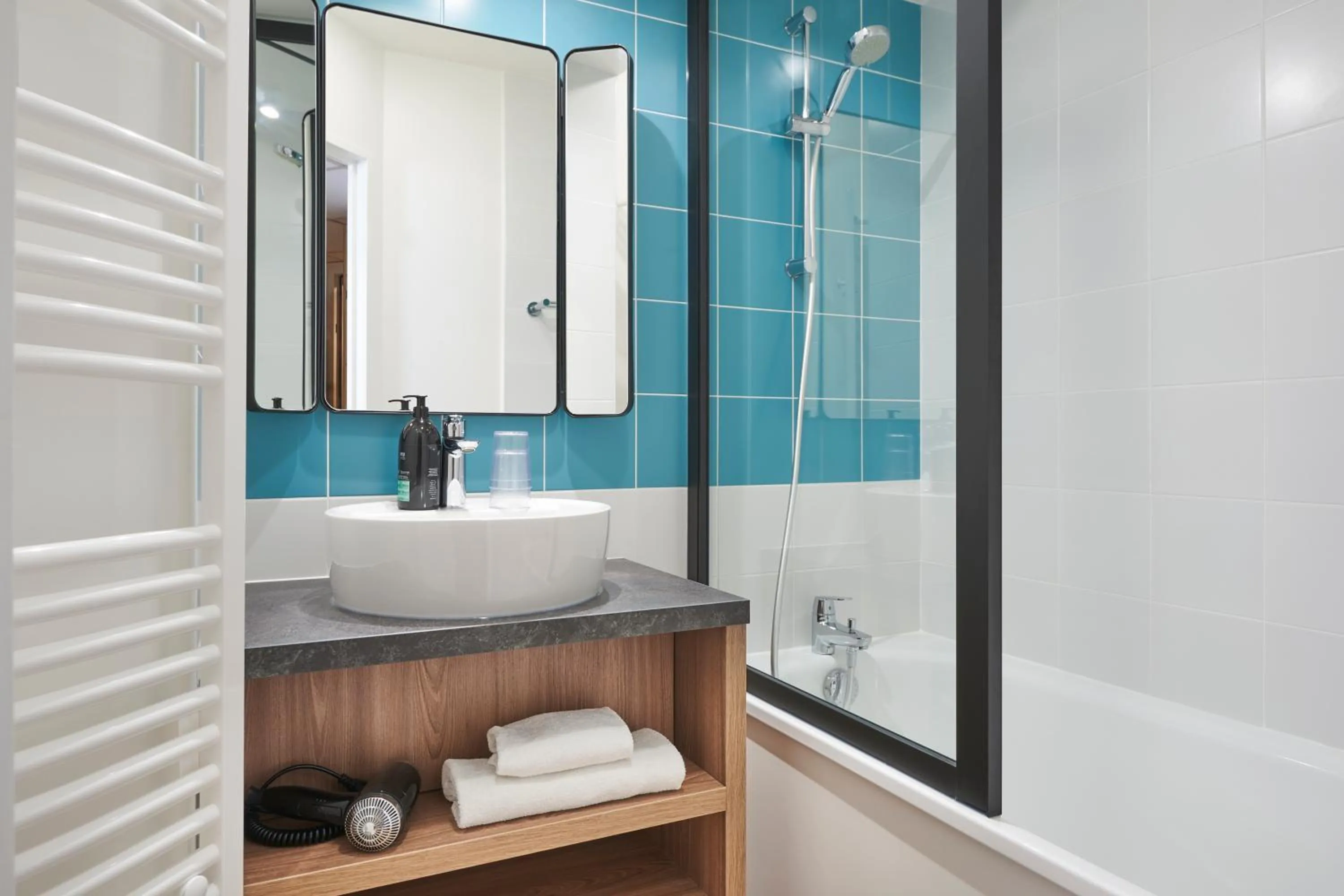 Bathroom in Aparthotel Adagio Porte de Versailles