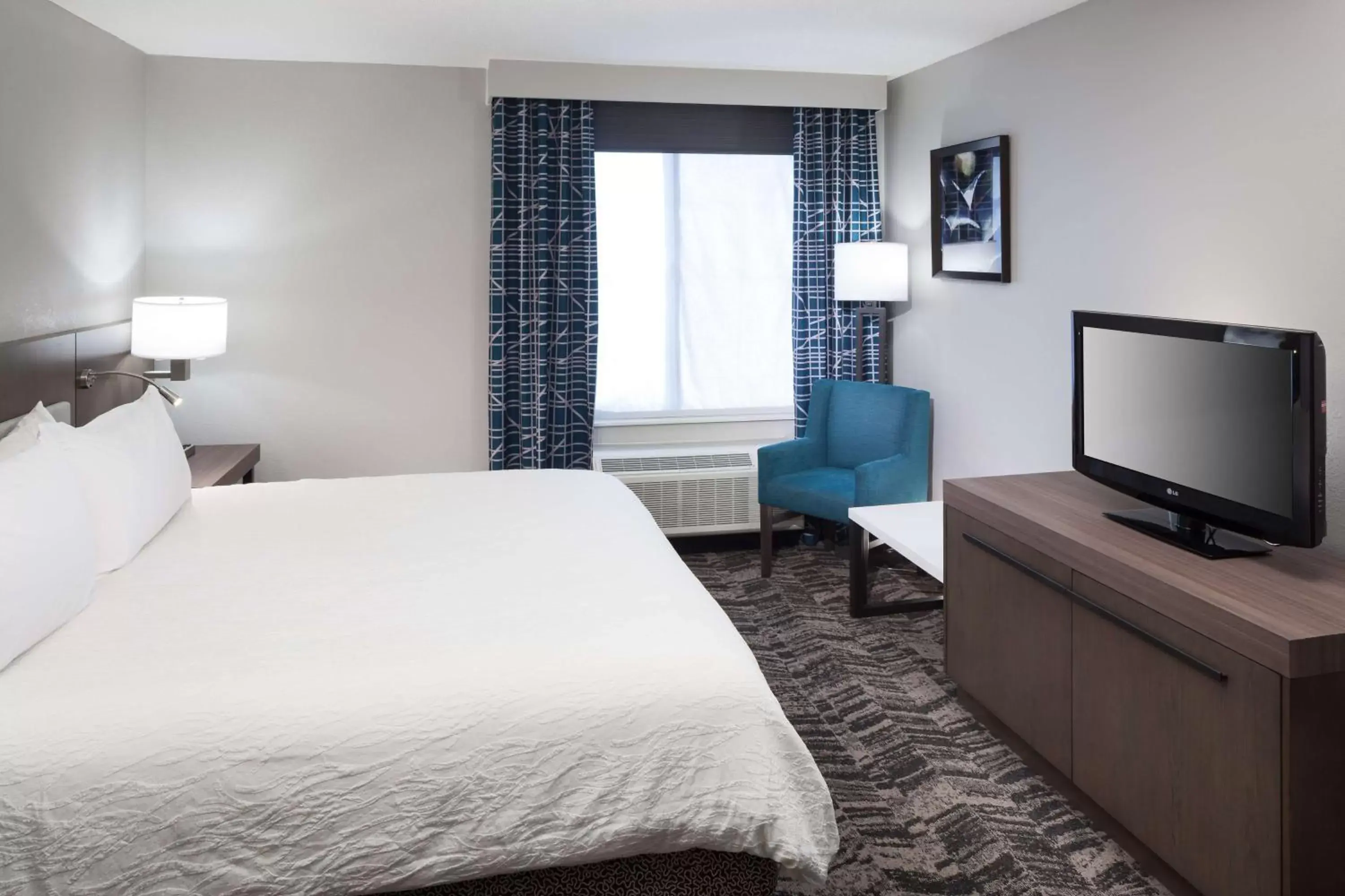 Bedroom, Bed in Hilton Garden Inn Savannah Airport