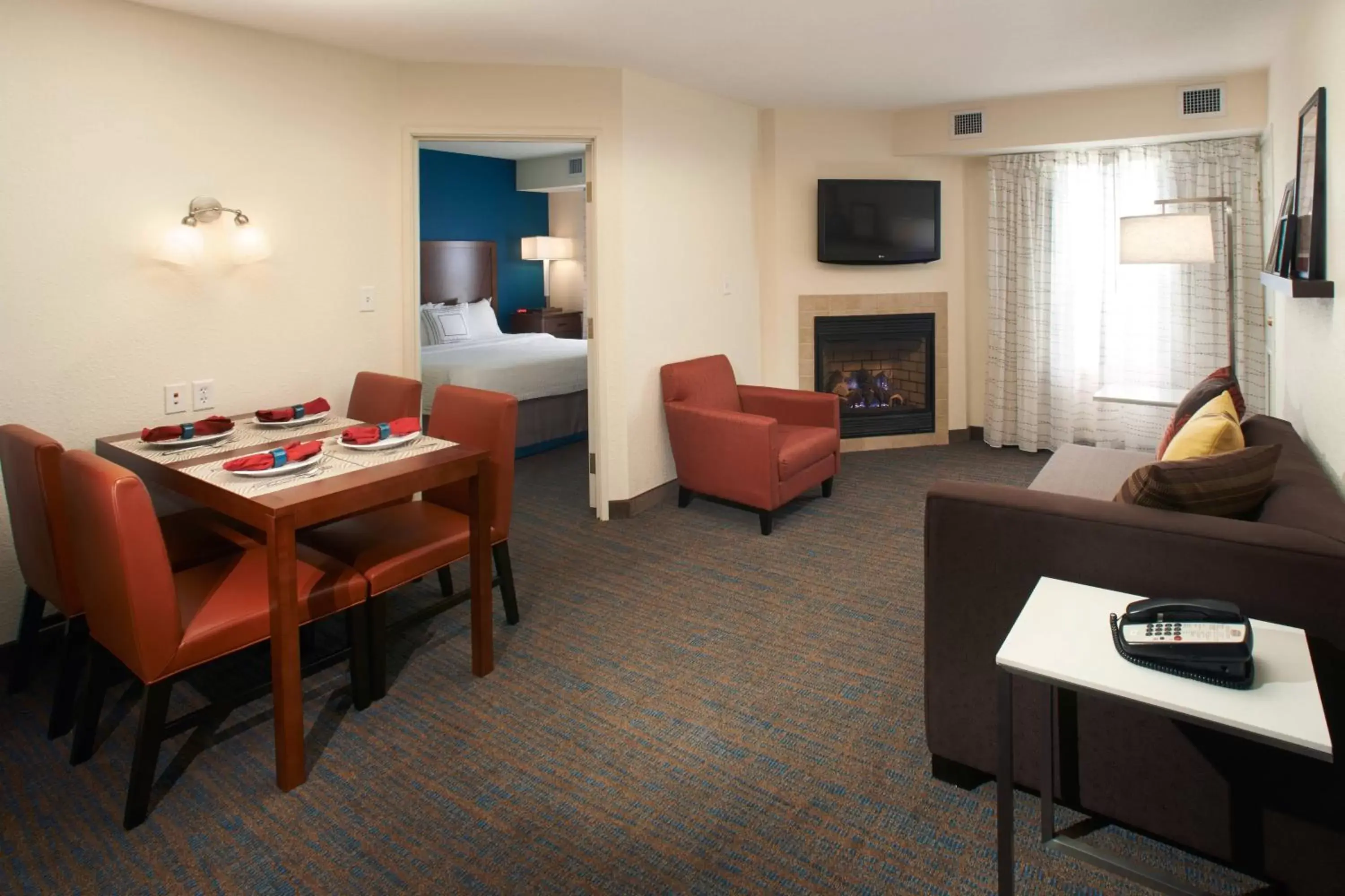 Living room, Dining Area in Residence Inn by Marriott Saginaw