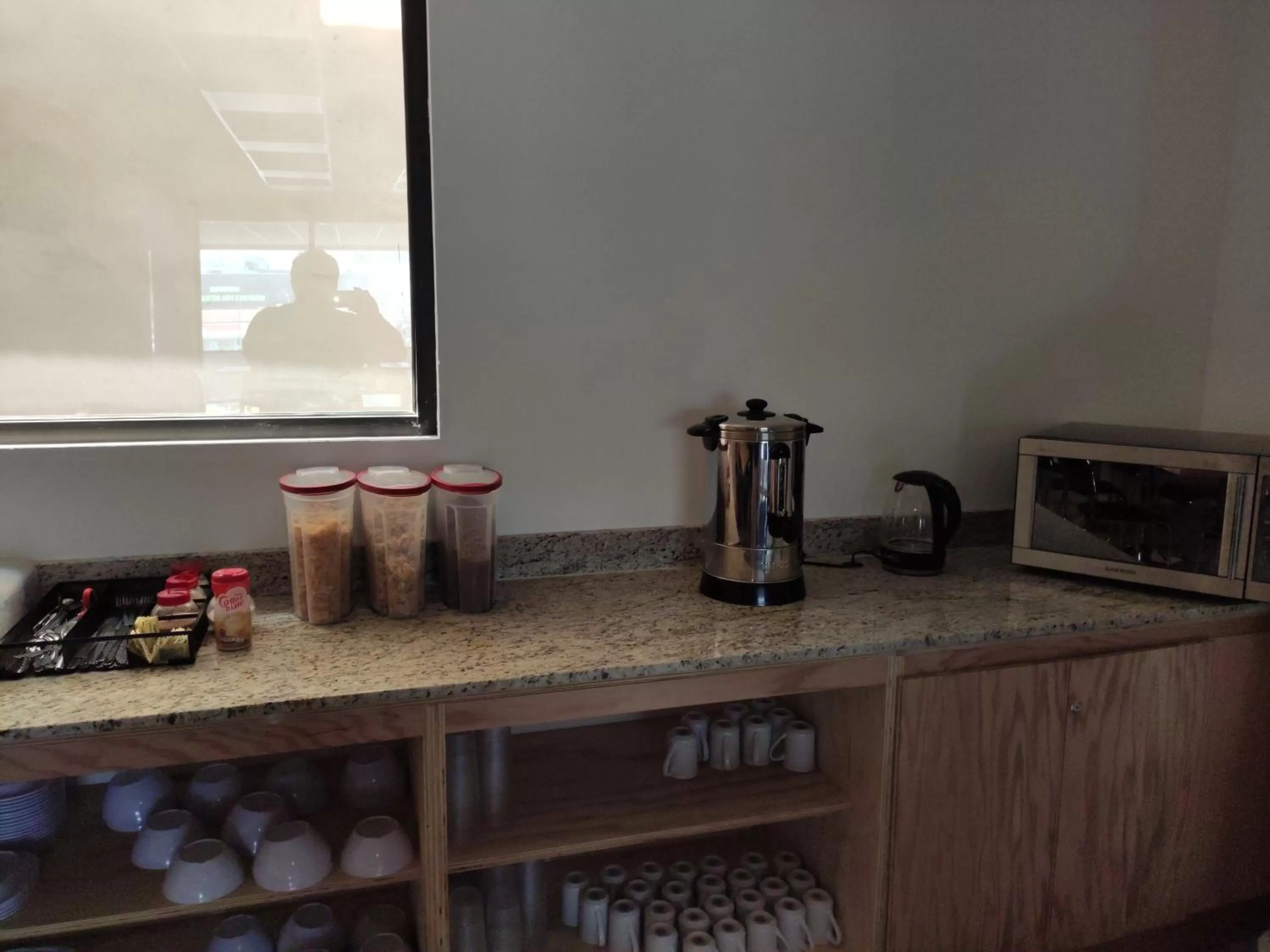 Coffee/tea facilities in Booking 500