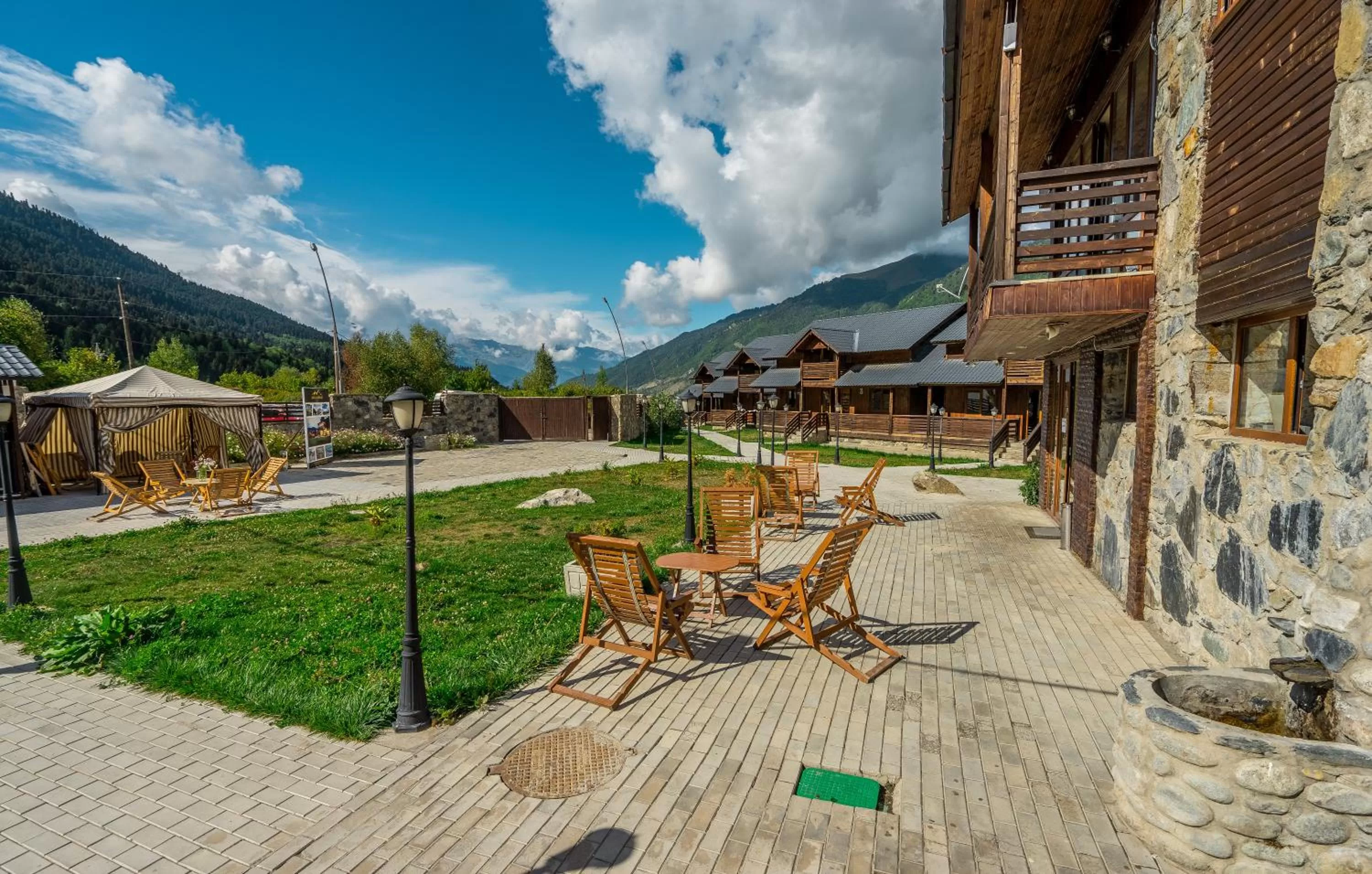 Patio in Hotel Banguriani