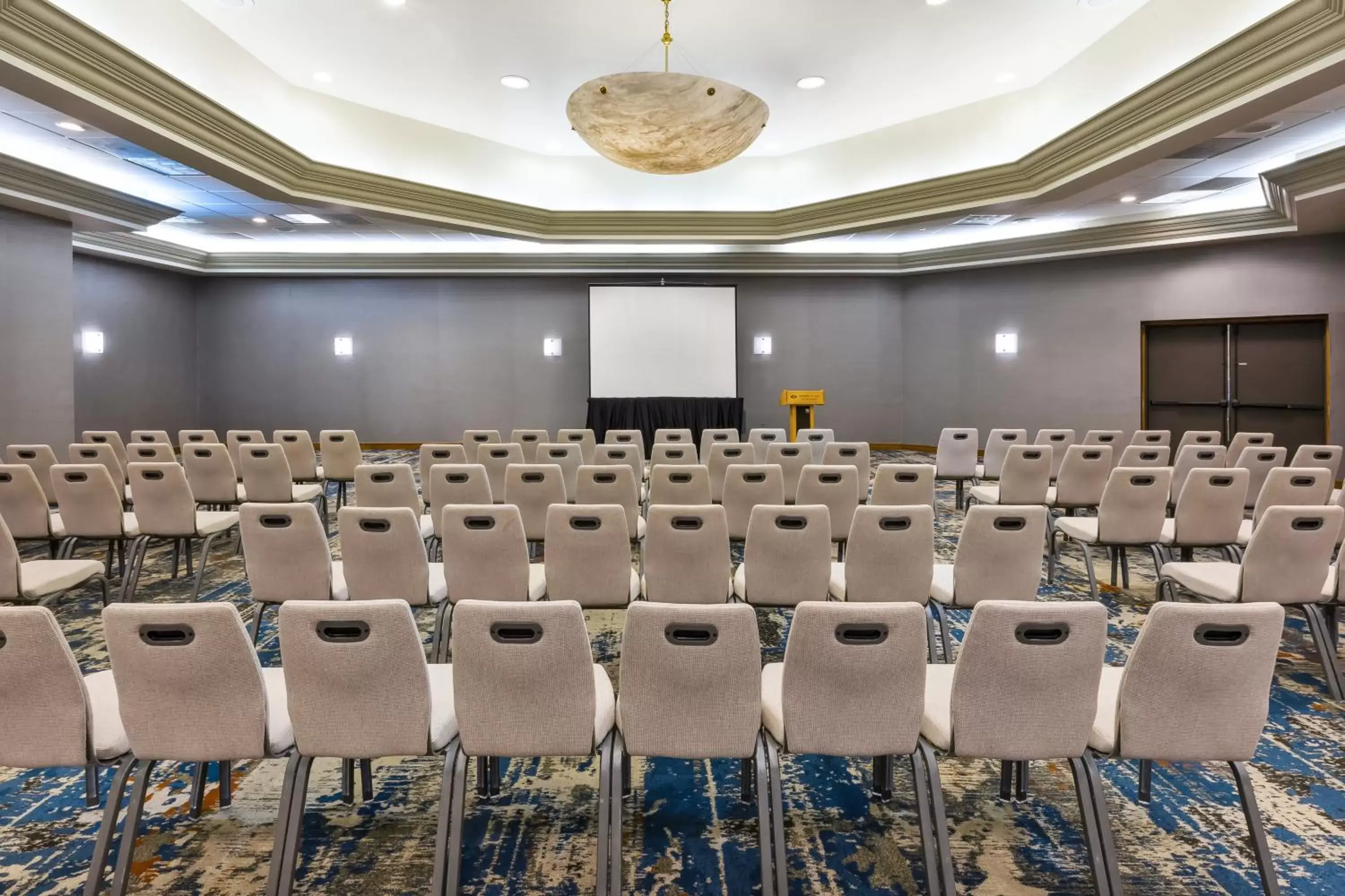 Meeting/conference room in Crowne Plaza Columbus North - Worthington, an IHG Hotel
