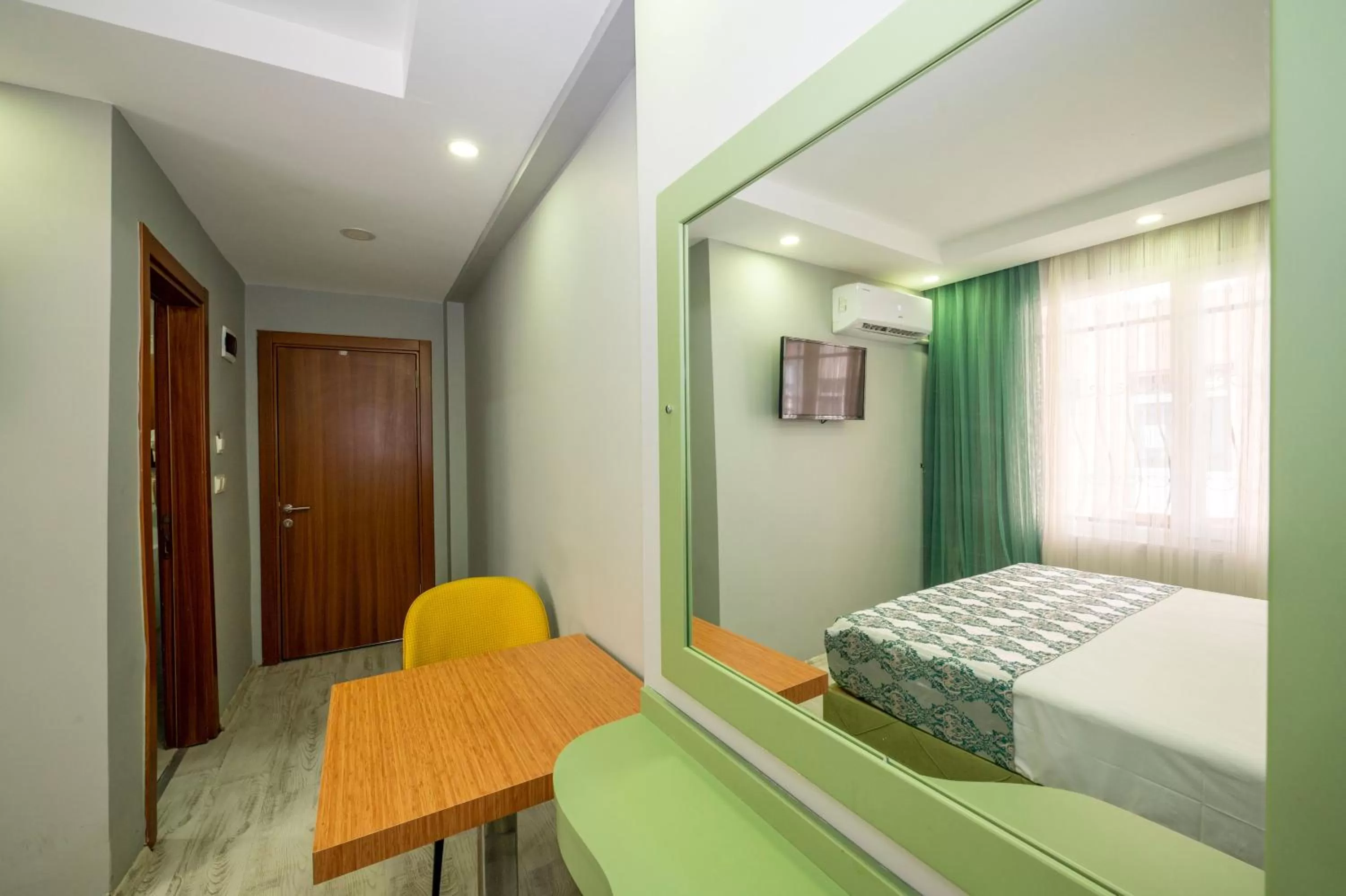 Photo of the whole room, Bed in Green Garden Hotel