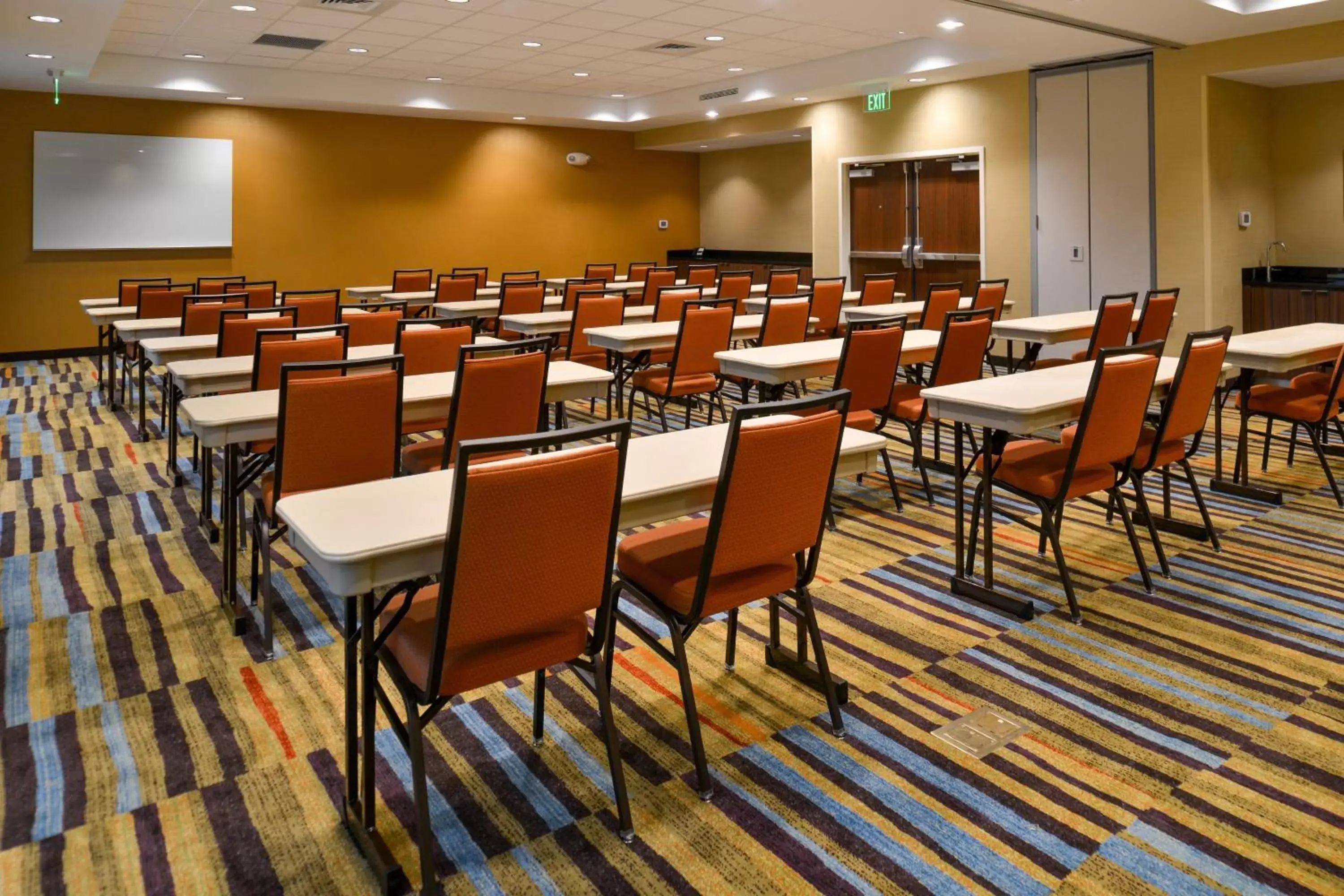 Meeting/conference room in Fairfield Inn & Suites by Marriott Orlando East/UCF Area