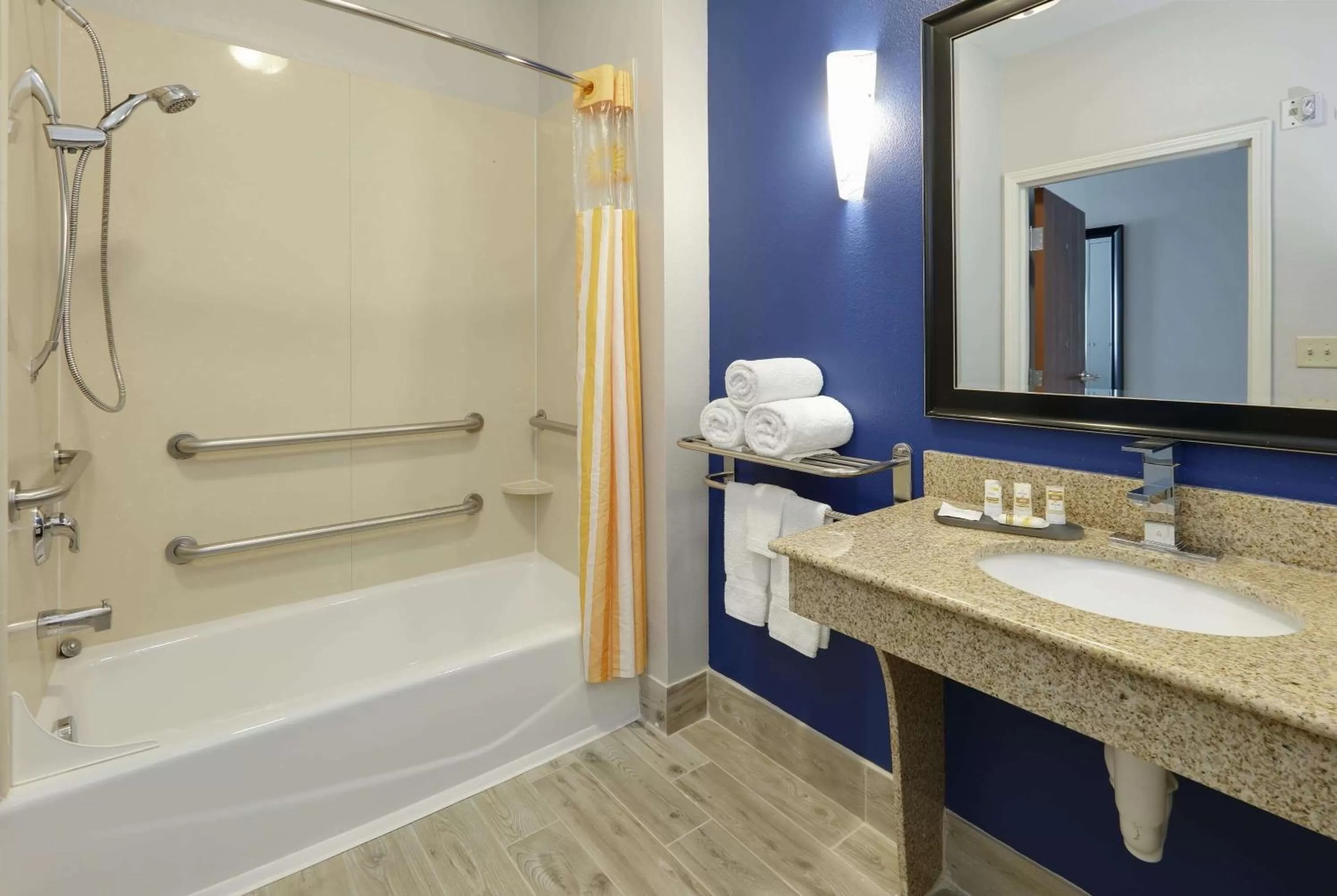 King Room with Bath Tub - Mobility/Hearing Accessible - Non-Smoking in La Quinta by Wyndham Denton - University Drive