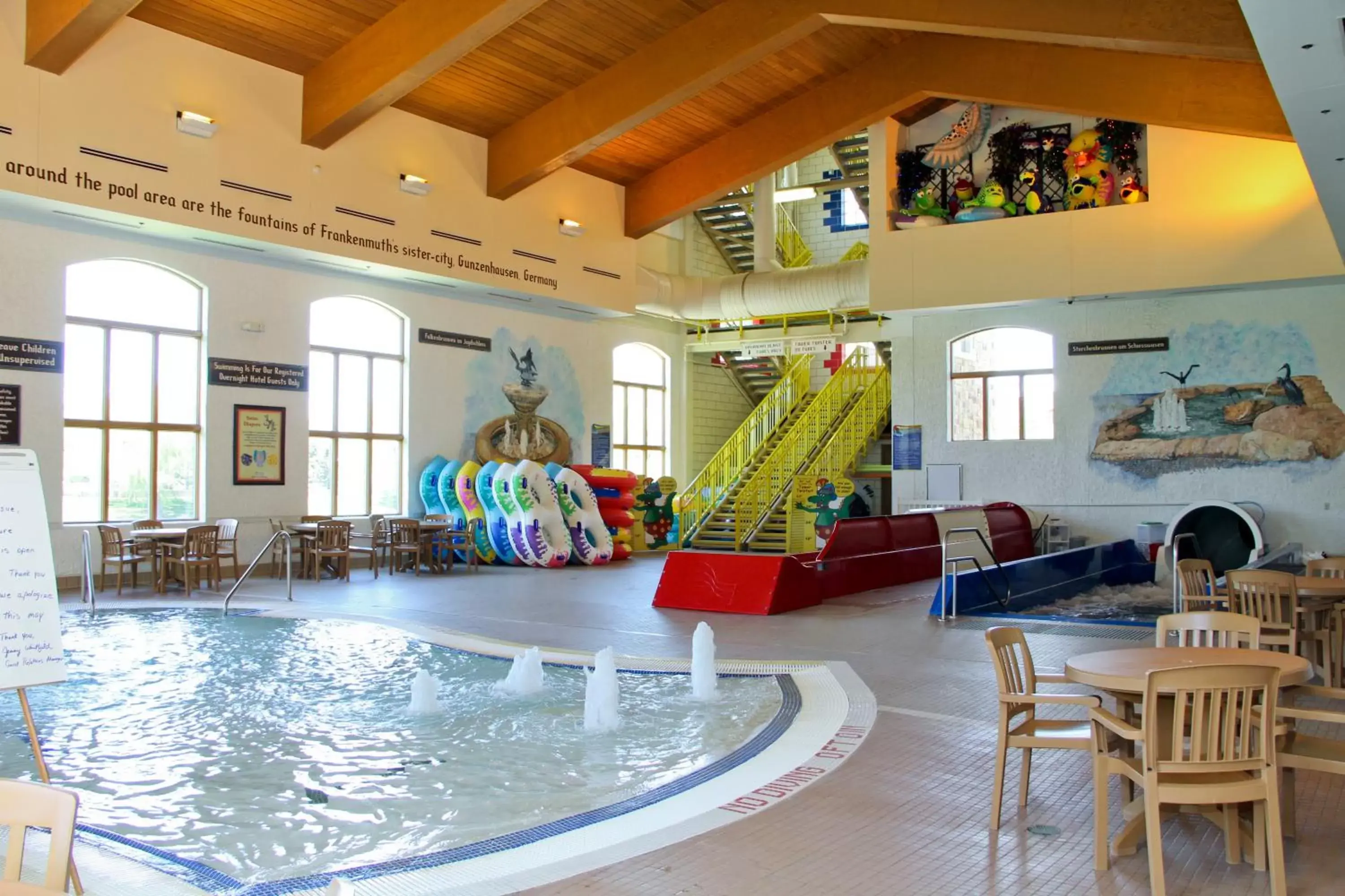 Swimming pool in Bavarian Inn Lodge