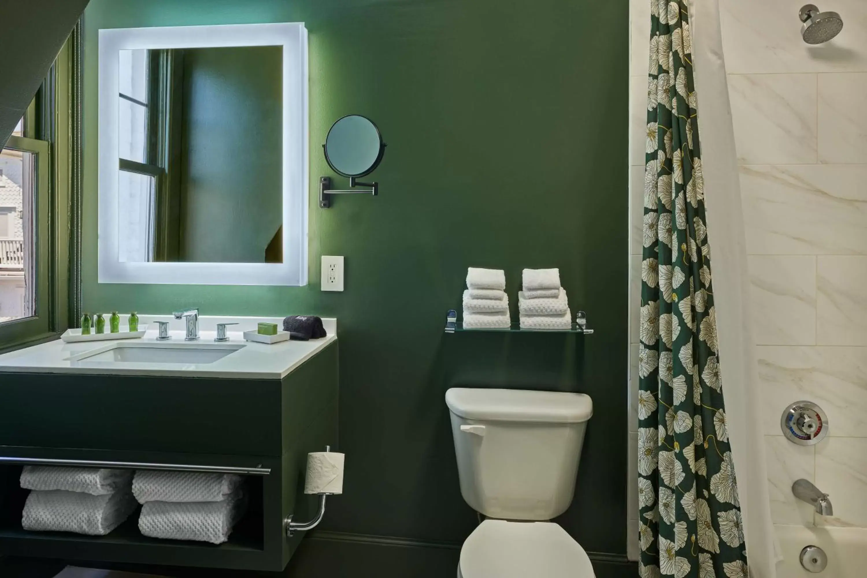 Bathroom in The Partridge Inn Augusta, Curio Collection by Hilton