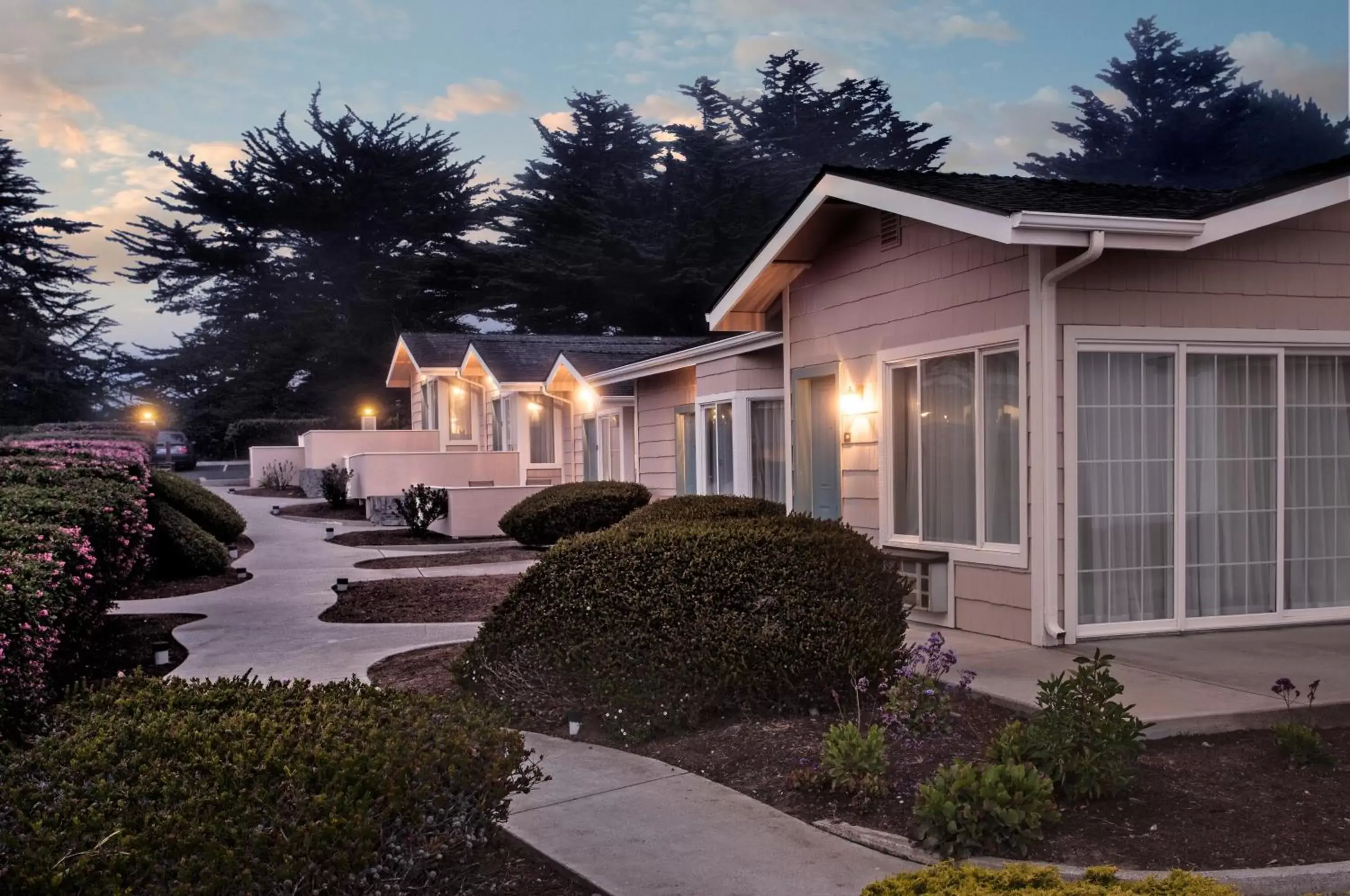 Facade/entrance, Property Building in Cambria Landing Inn and Suites