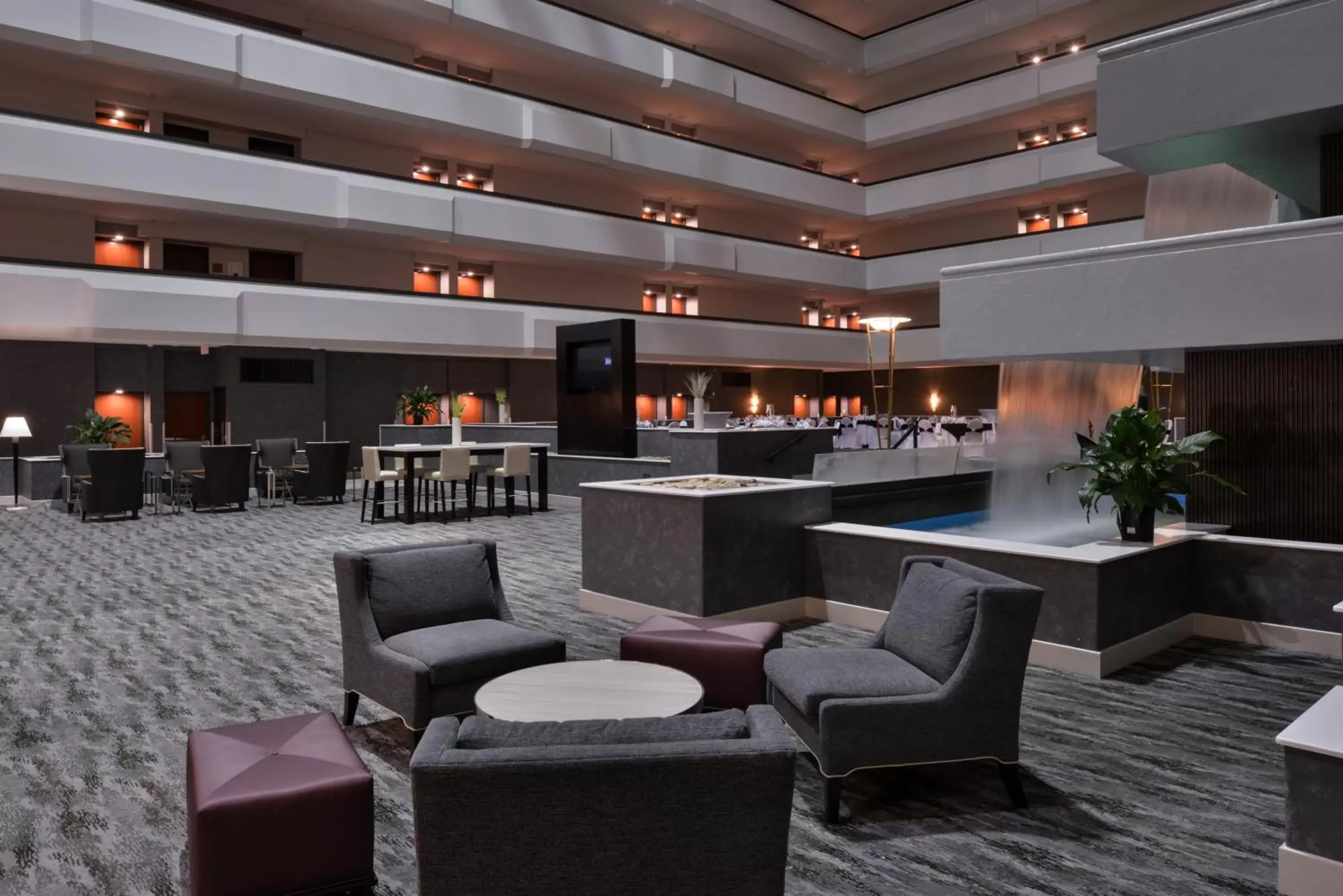 Property building, Lounge/Bar in Holiday Inn Hotel and Suites Beaumont-Plaza I-10 & Walden, an IHG Hotel