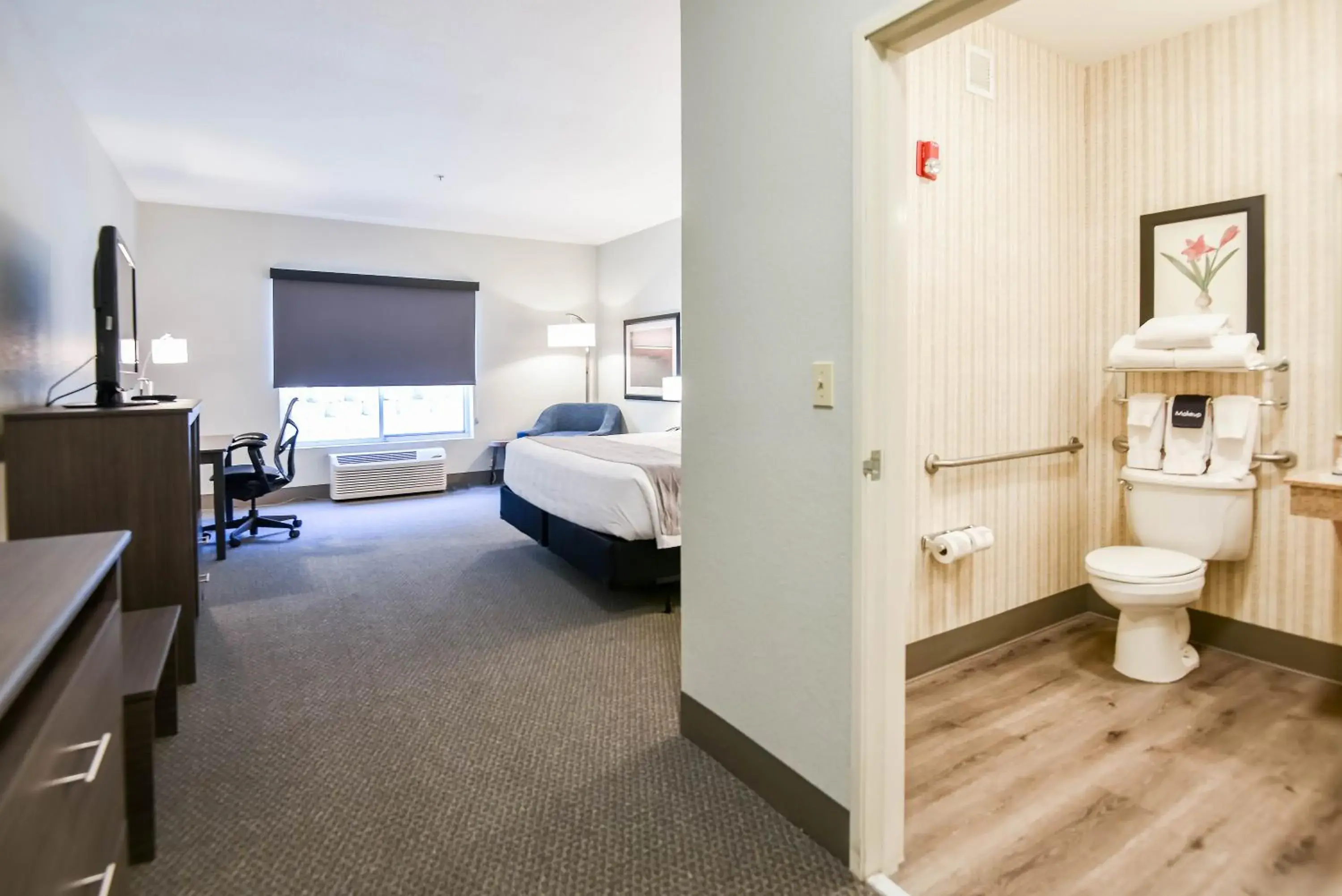 Toilet, Bed in Shutters Hotel