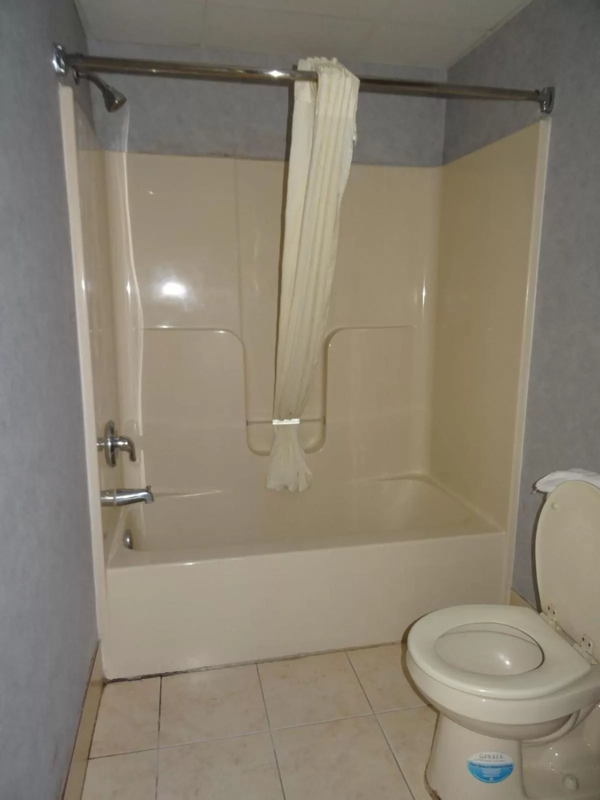 Village Inn & Suites - Smithville