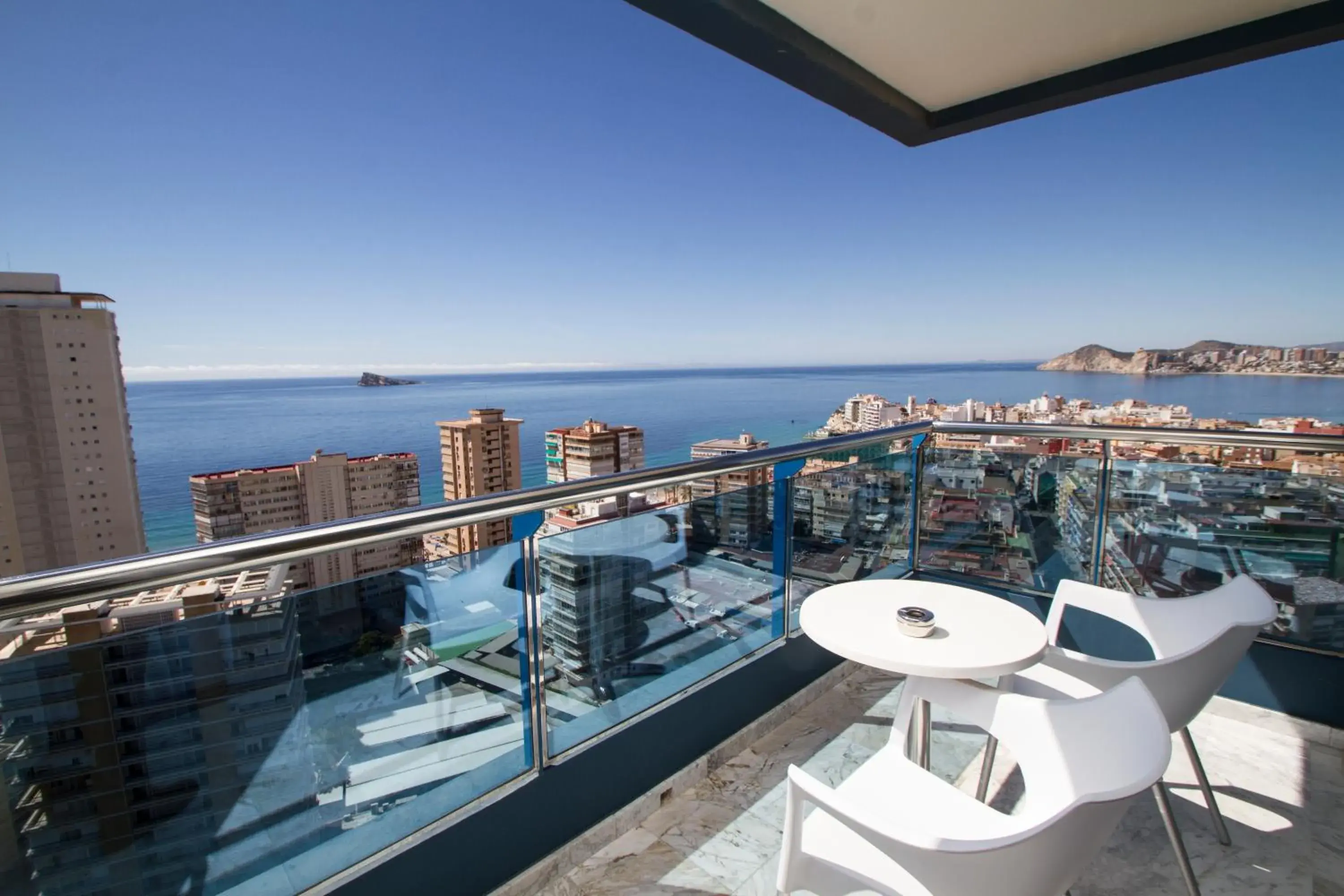 Sea view, Balcony/Terrace in Hotel Madeira Centro