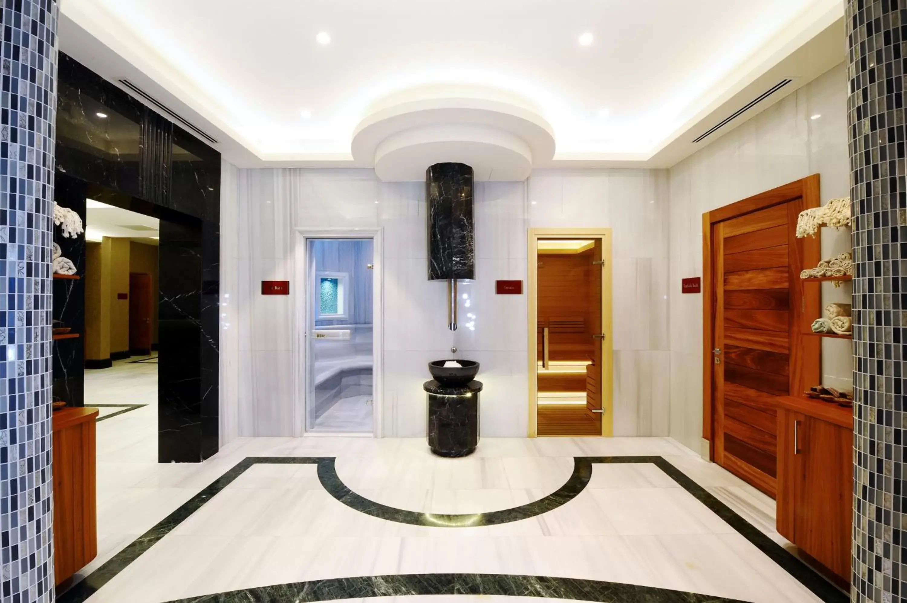 Swimming pool in Crowne Plaza Bursa Convention Center & Thermal Spa by IHG Swimming pool in Crowne Plaza Bursa Convention Center & Thermal Spa by IHG