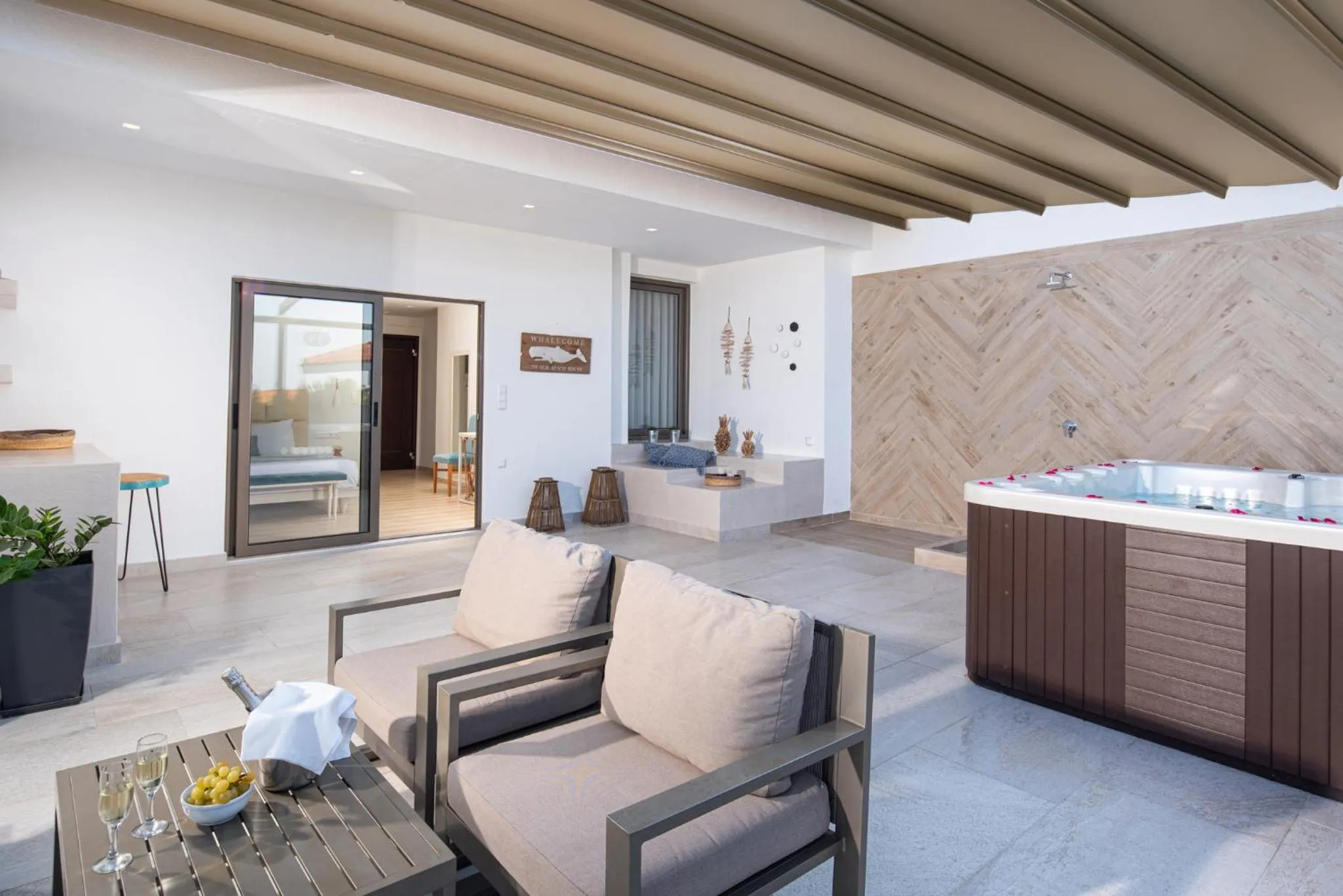 Shower in Flegra Palace