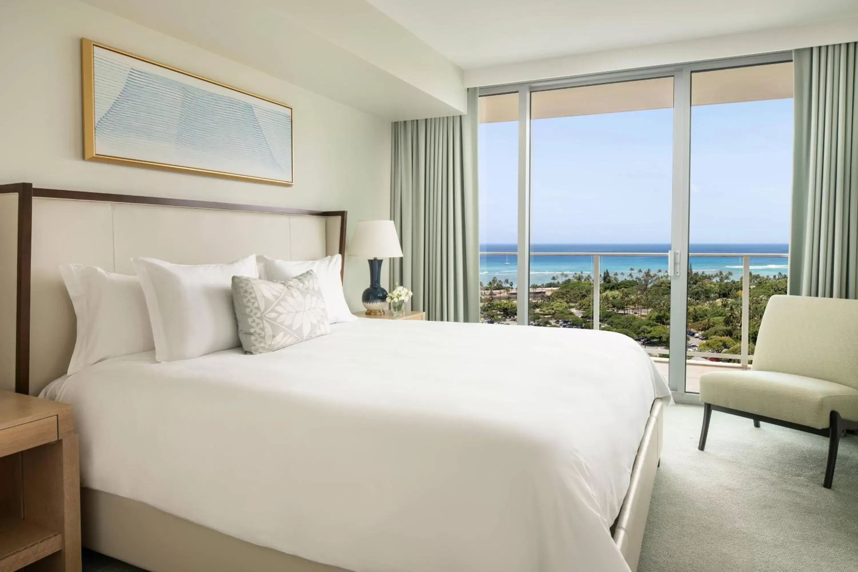 Bedroom, Bed in The Ritz-Carlton Residences, Waikiki Beach Hotel