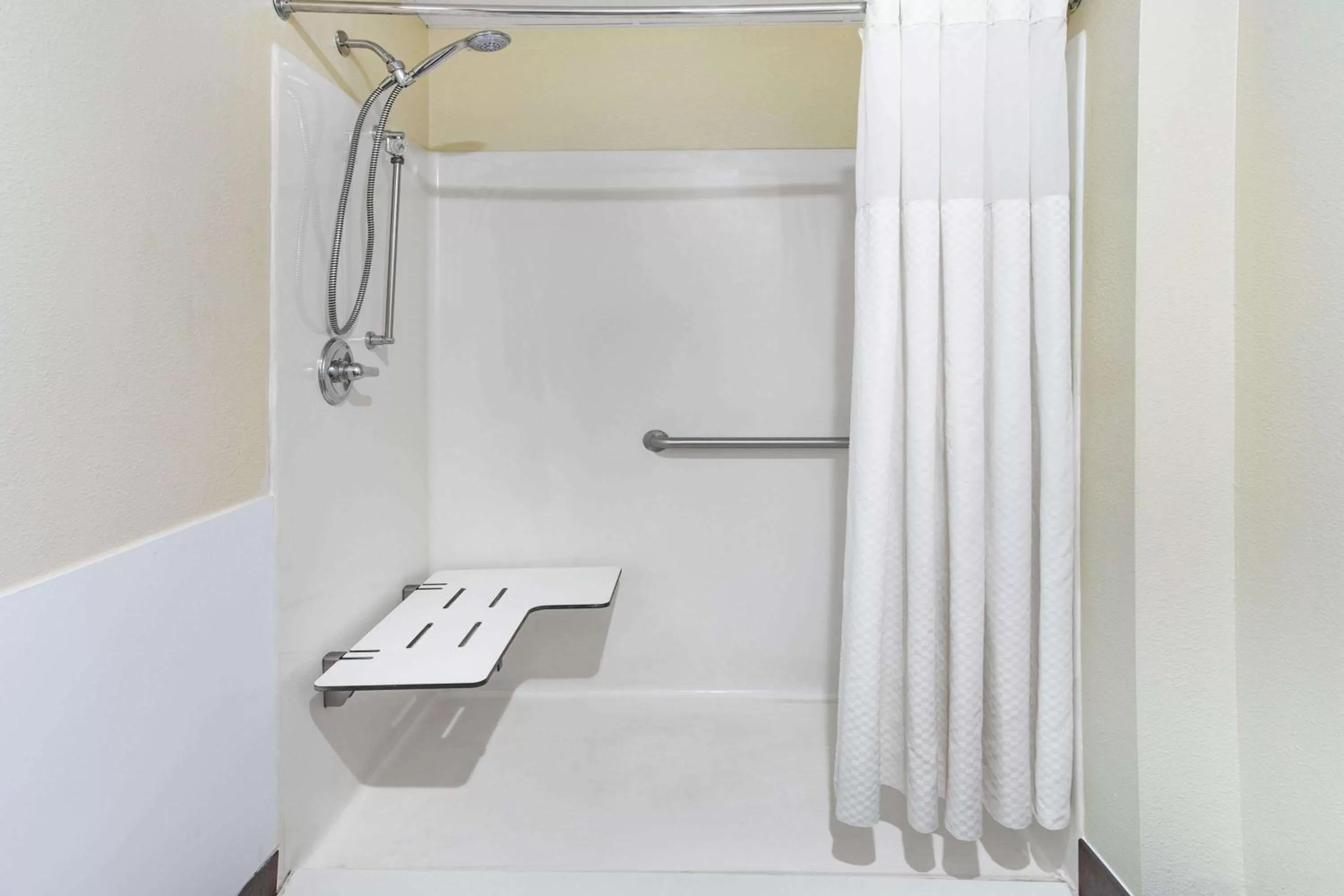Shower in Super 8 by Wyndham Emmetsburg