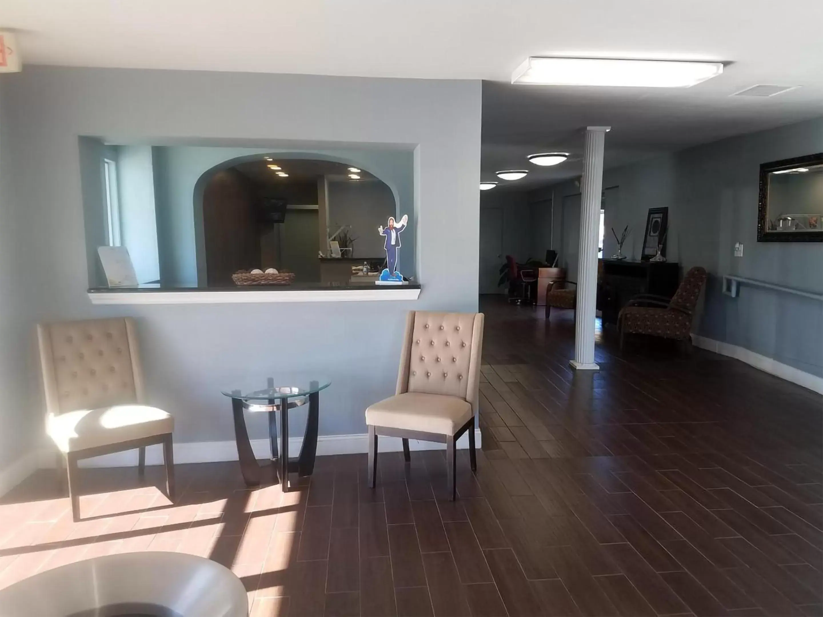 Lobby or reception, Lounge/Bar in Blue Way Inn & Suites Wichita East