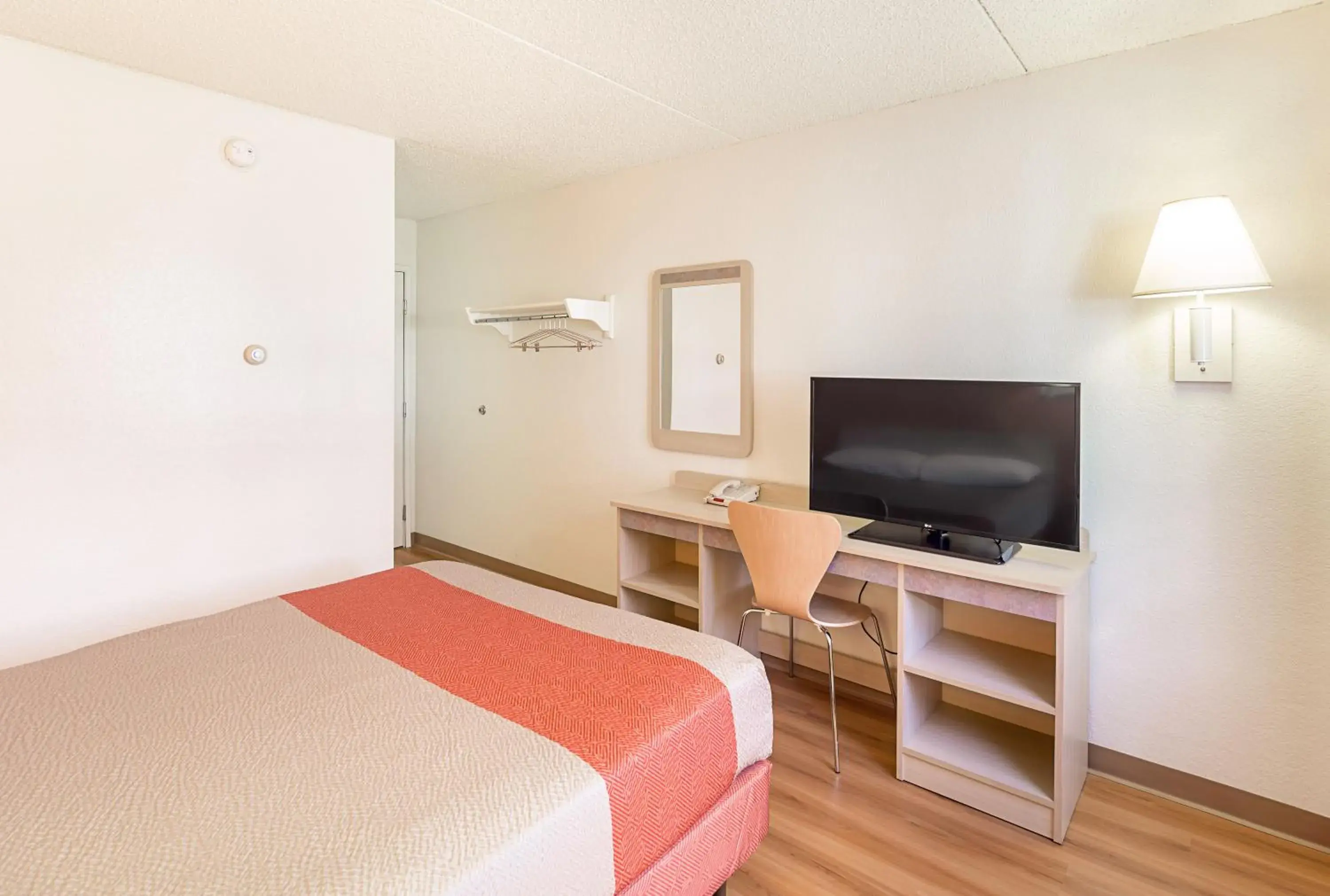 Bedroom, TV/Entertainment Center in Motel 6-Spokane, WA - East