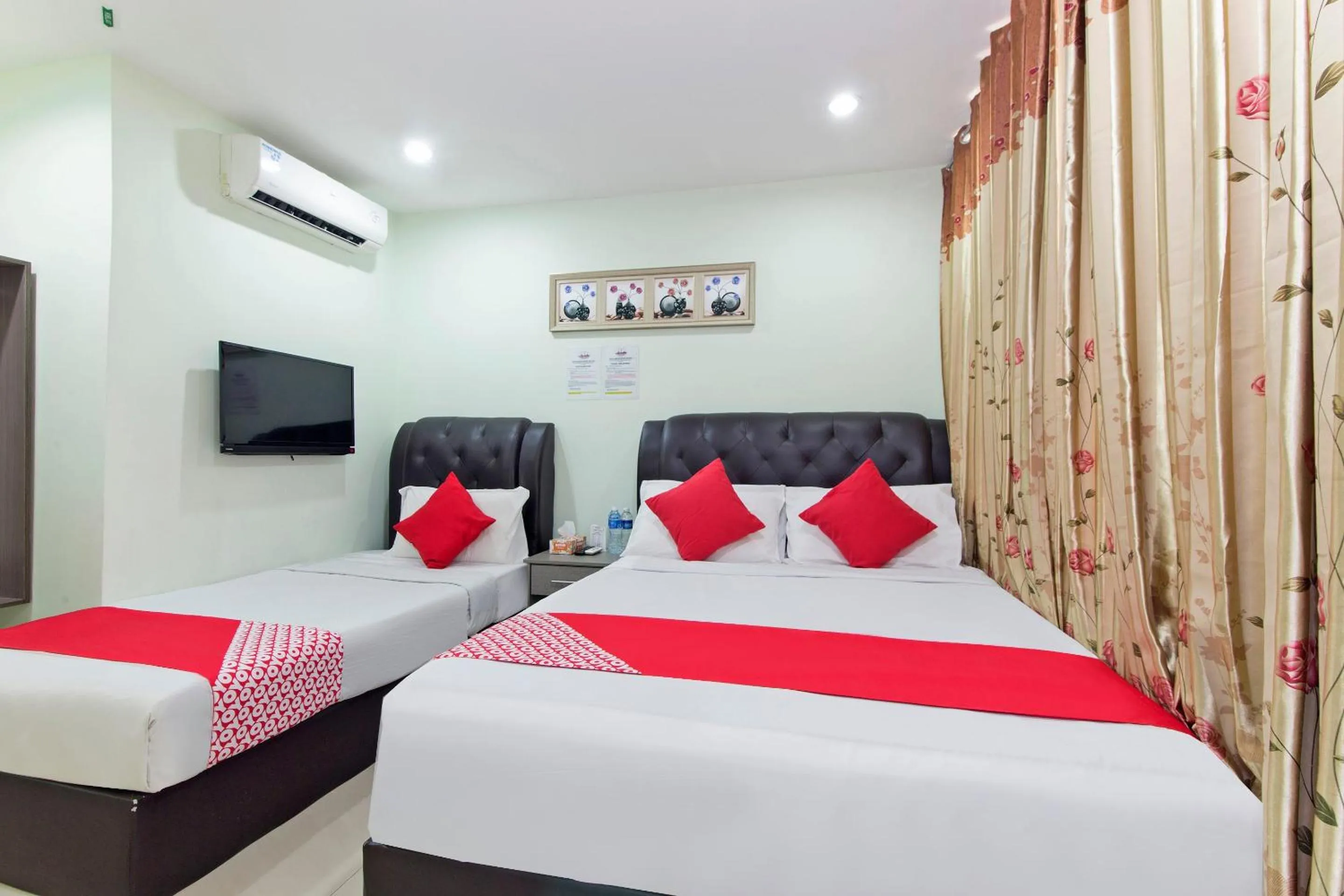 Bedroom, Bed in OYO 444 KL Empire Hotel