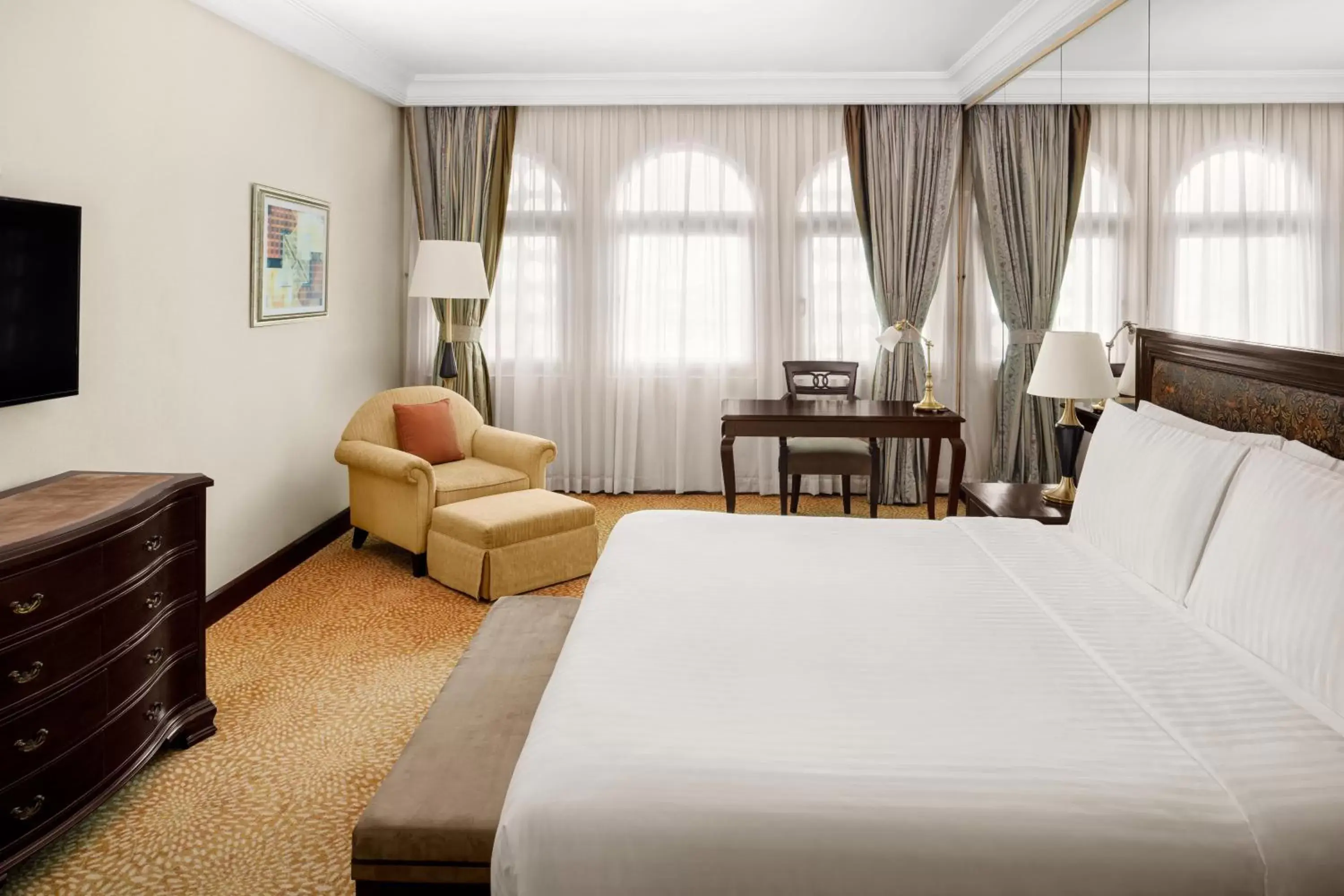 Photo of the whole room, Bed in Mövenpick Hotel Karachi Photo of the whole room, Bed in Mövenpick Hotel Karachi