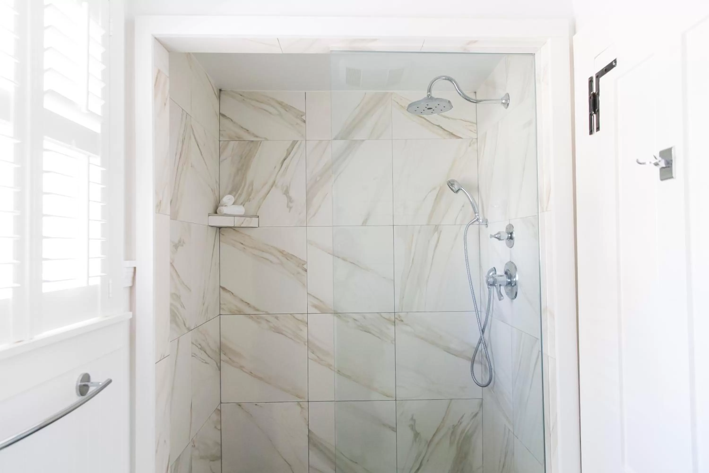 Shower in The Platinum Pebble Boutique Inn - Adults Only Property