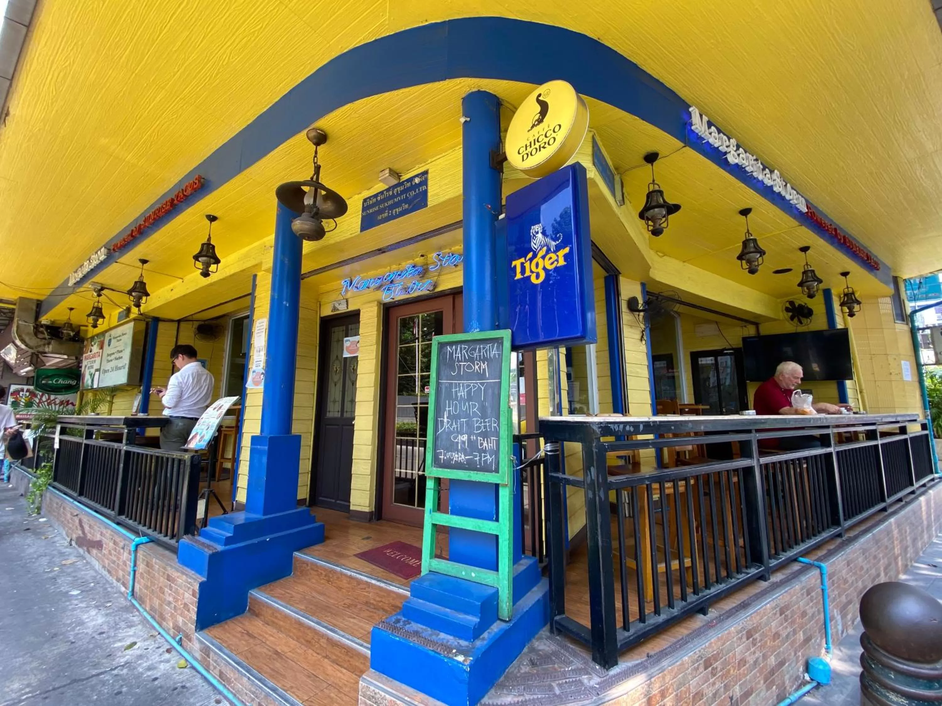 Restaurant/places to eat in Miami Hotel Bangkok