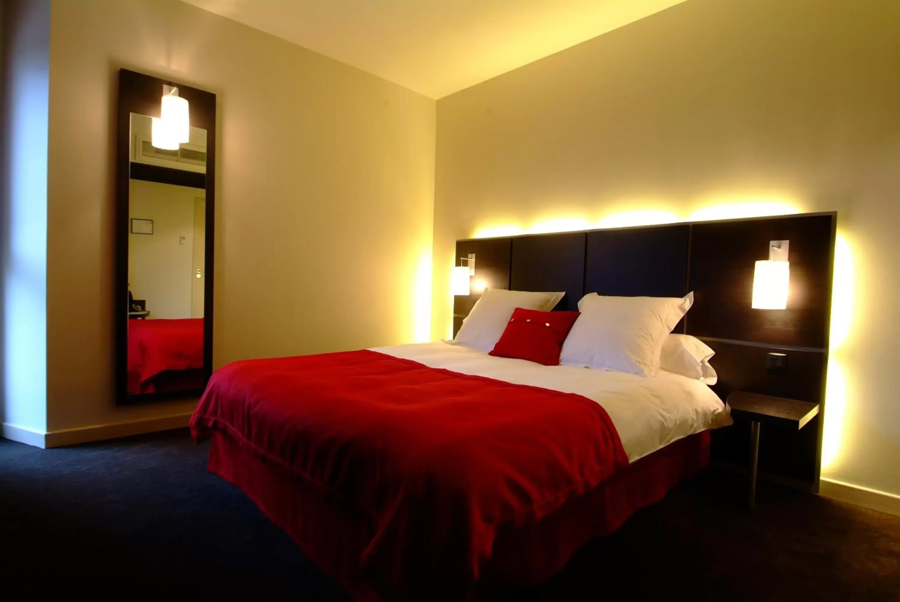 Bed in The Originals Boutique, Hôtel Marytel, Montbrison Bed in The Originals Boutique, Hôtel Marytel, Montbrison