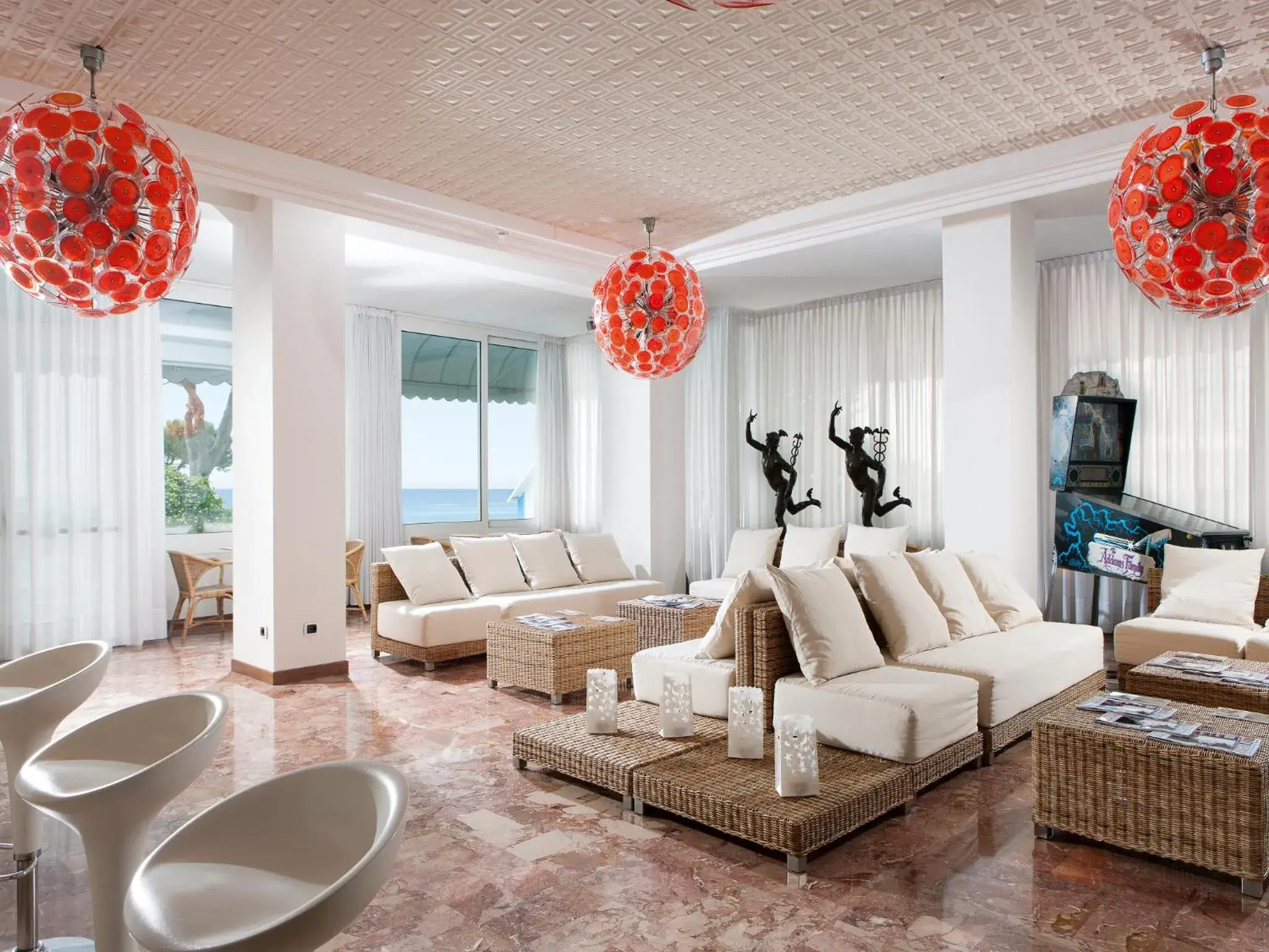 Communal lounge/ TV room, Seating Area in Hotel Croce Di Malta