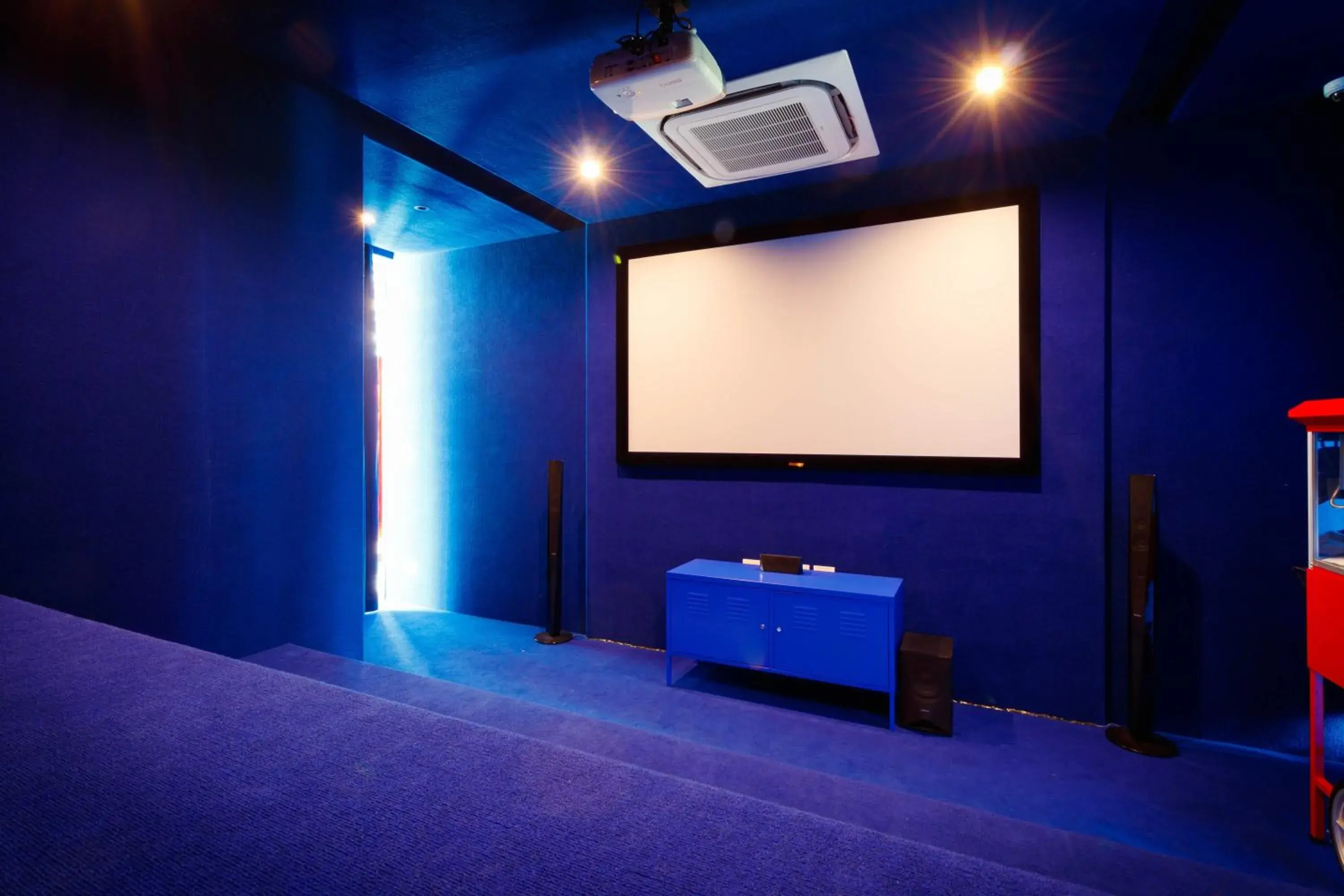 Area and facilities, TV/Entertainment Center in Klub Hotel - Sha Plus Certified