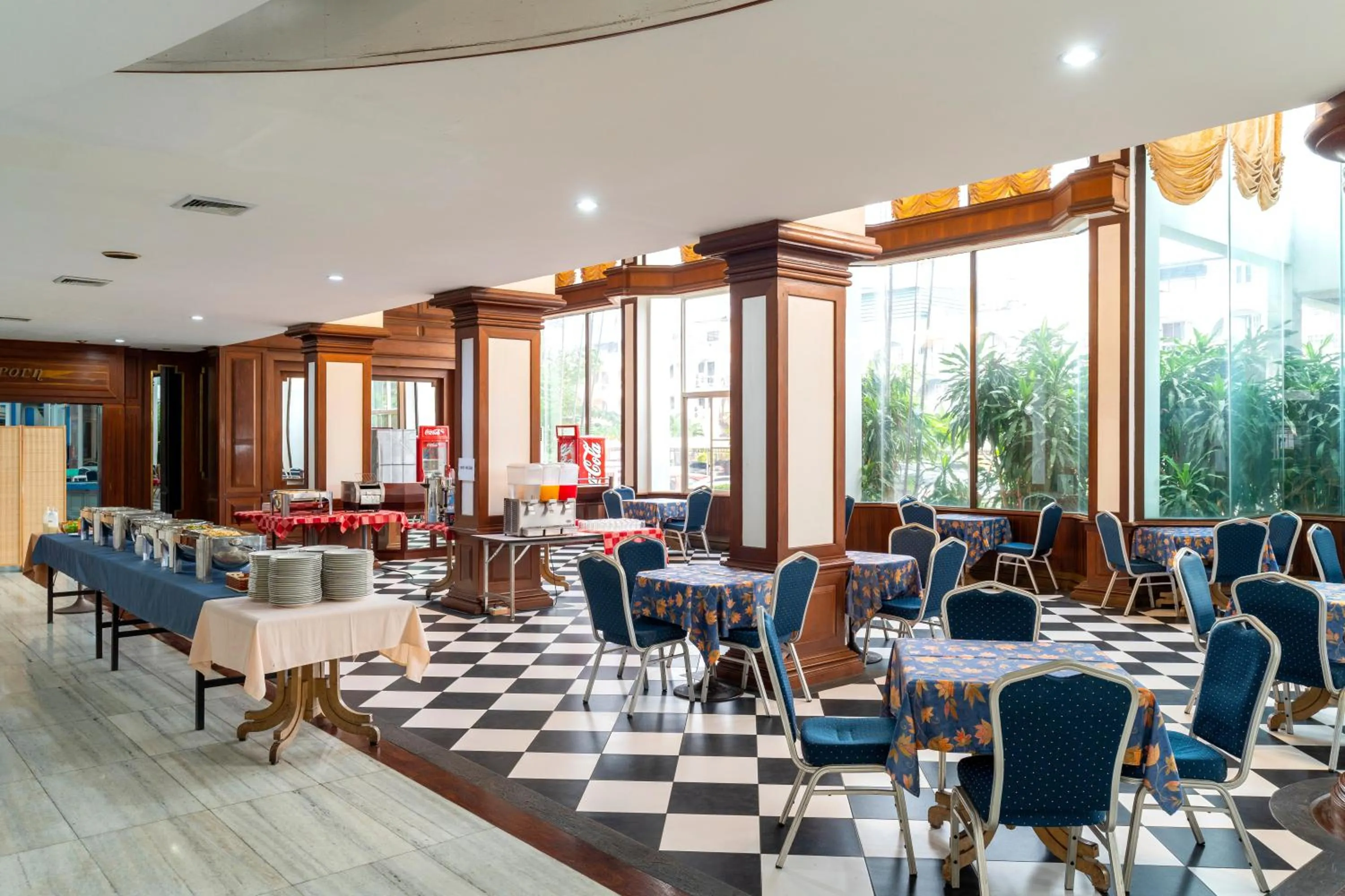 Restaurant/places to eat in Welcome Plaza Hotel Pattaya