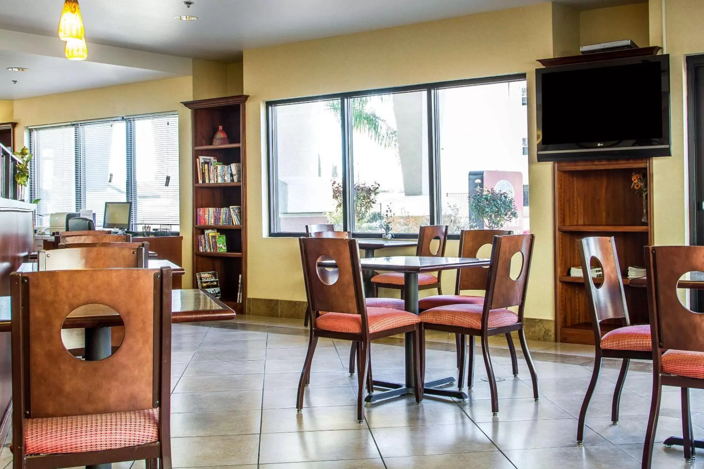 Restaurant/places to eat in Comfort Suites Vacaville - Napa Valley