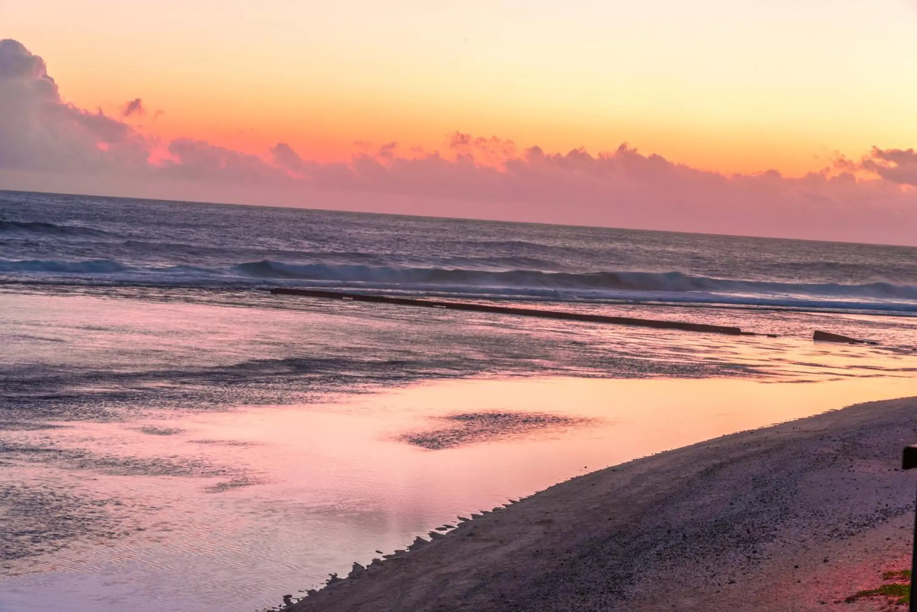 Beach, Sunrise/Sunset in Le Battant Des Lames