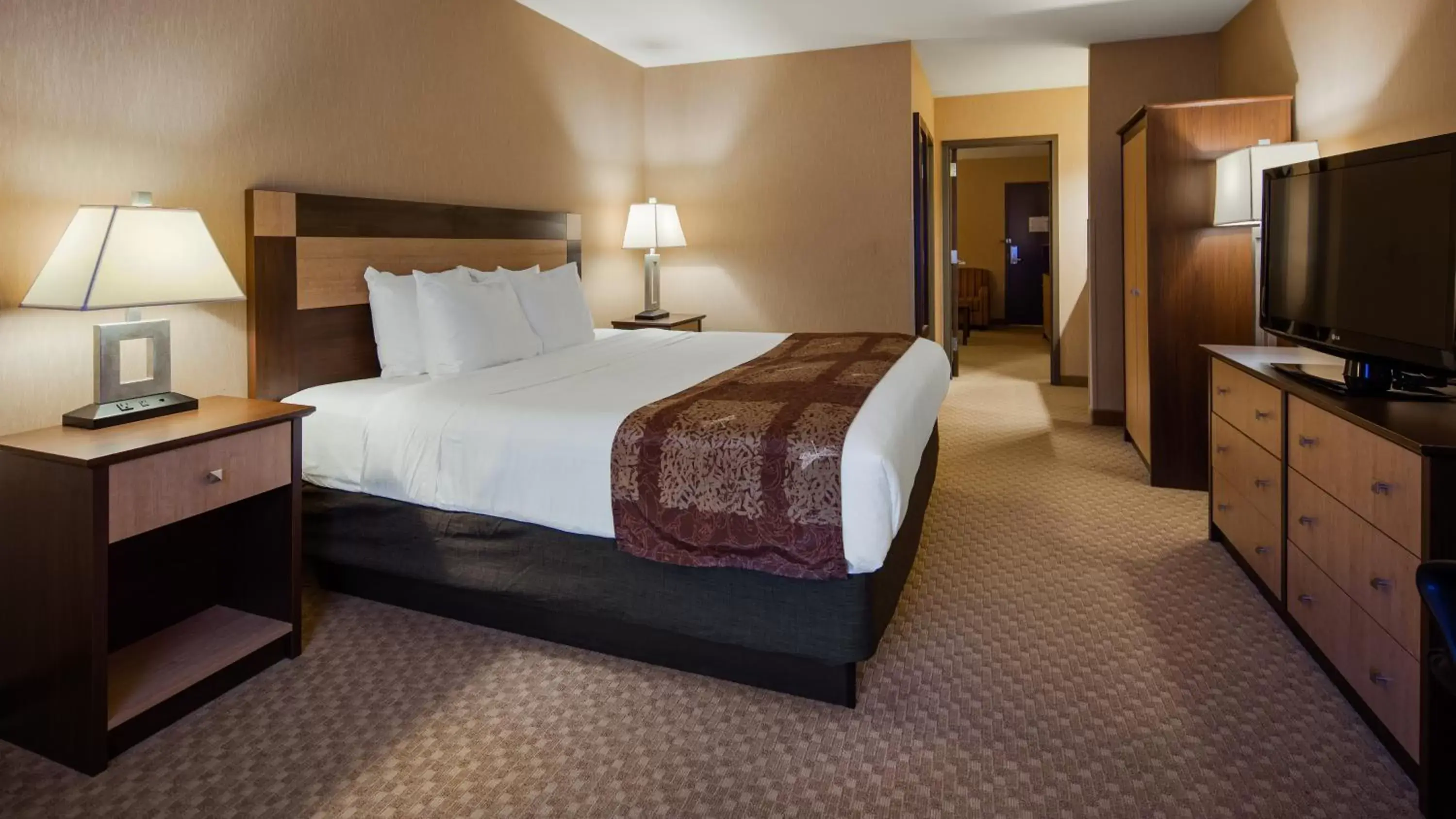 Bedroom, Bed in Crandon Inn & Suites