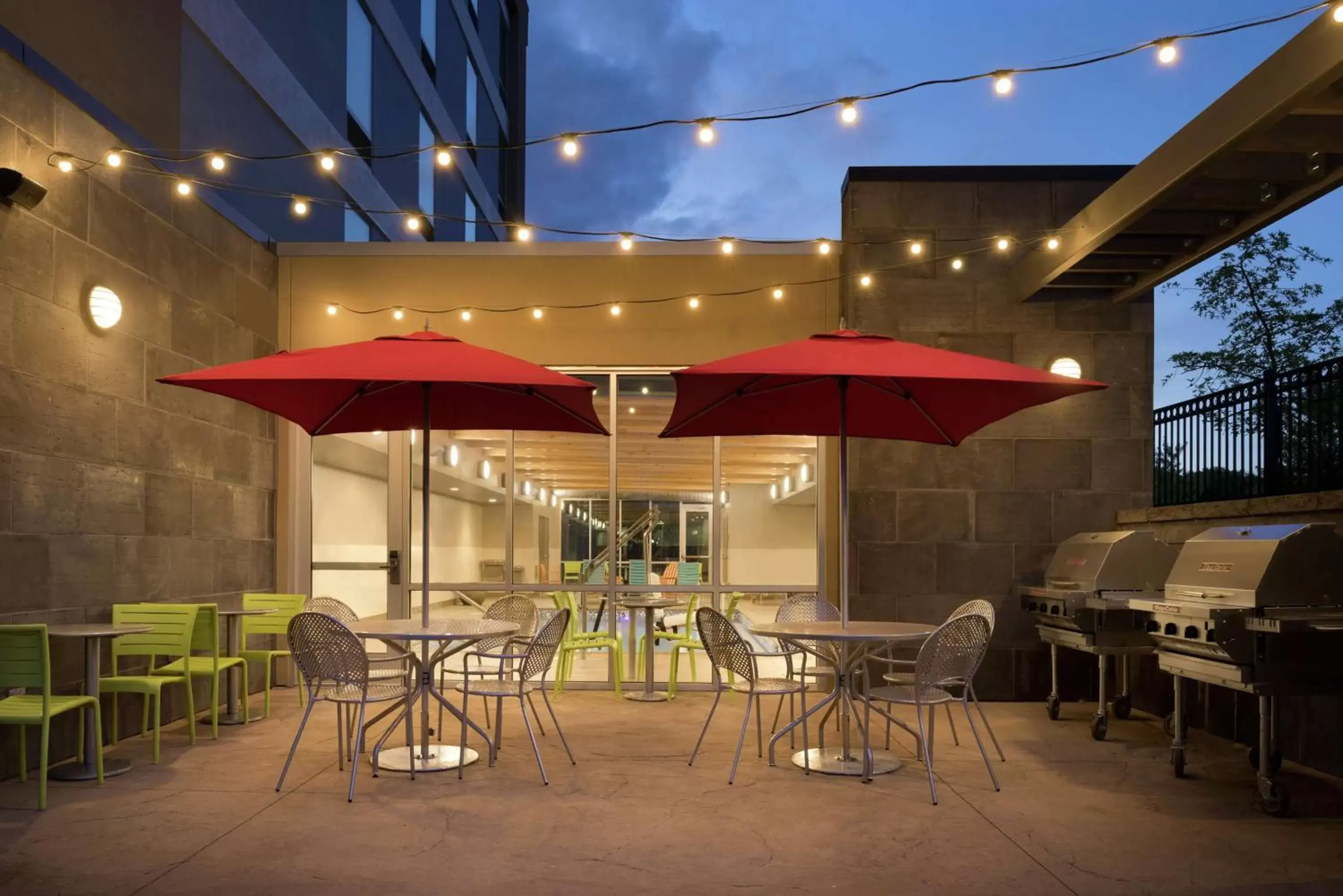 Patio, Restaurant/Places to Eat in Home2 Suites by Hilton Roseville Minneapolis