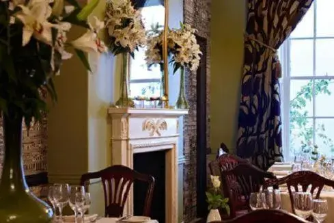 Restaurant/places to eat in New House Country Hotel