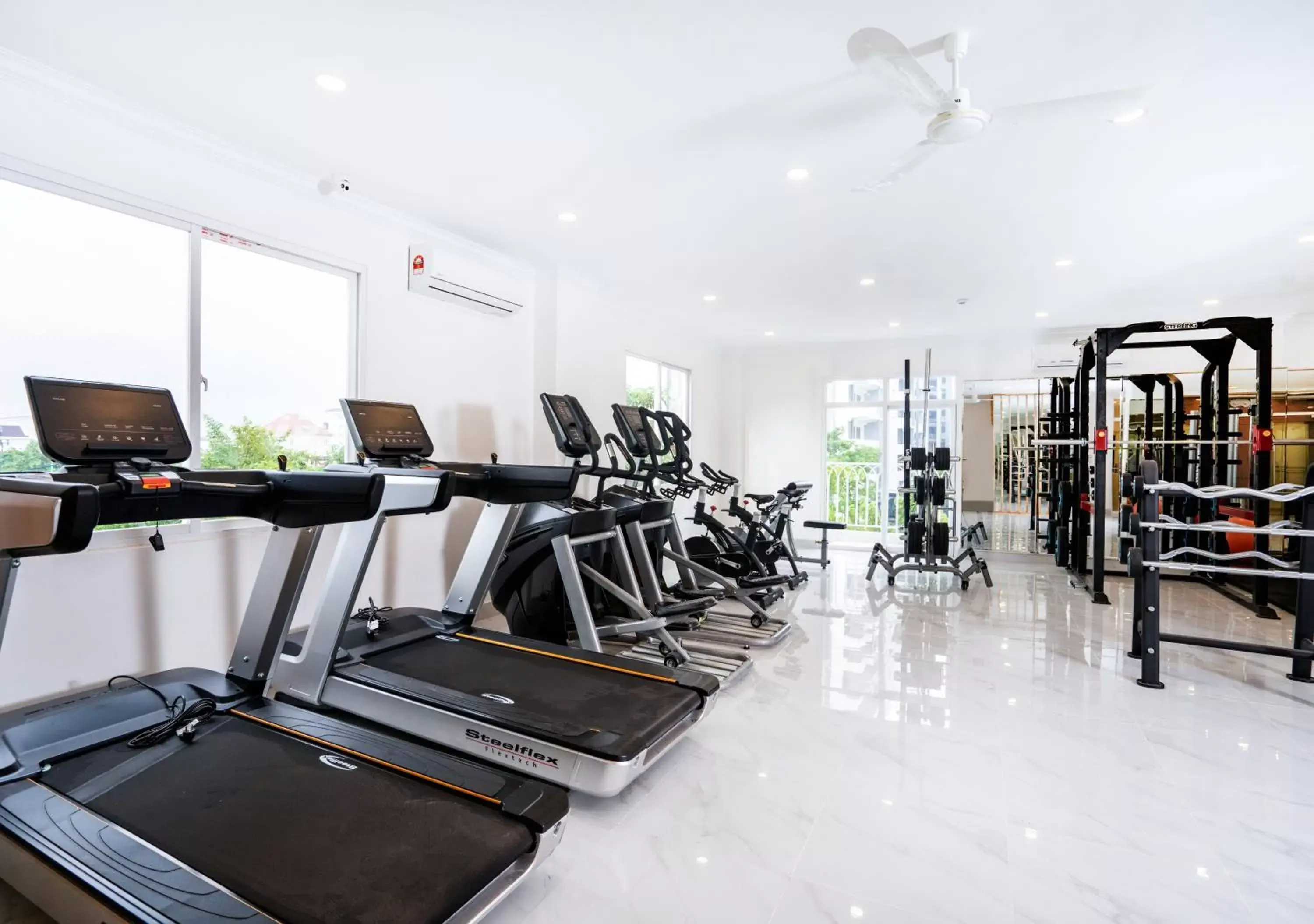 Fitness centre/facilities, Fitness Center/Facilities in Le Kree Downtown Hotel