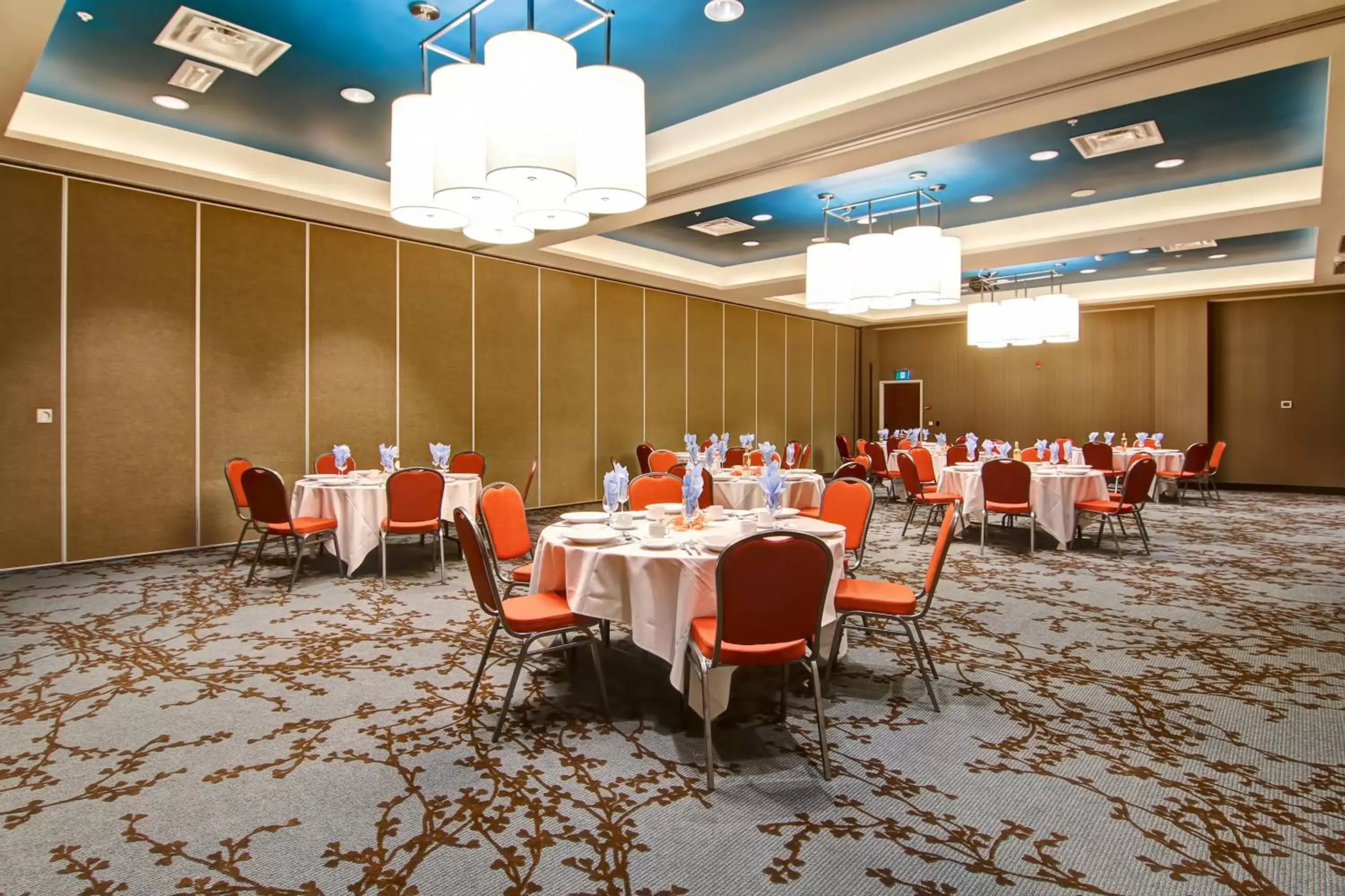 Meeting/conference room, Restaurant/Places to Eat in TownePlace Suites by Marriott Kincardine