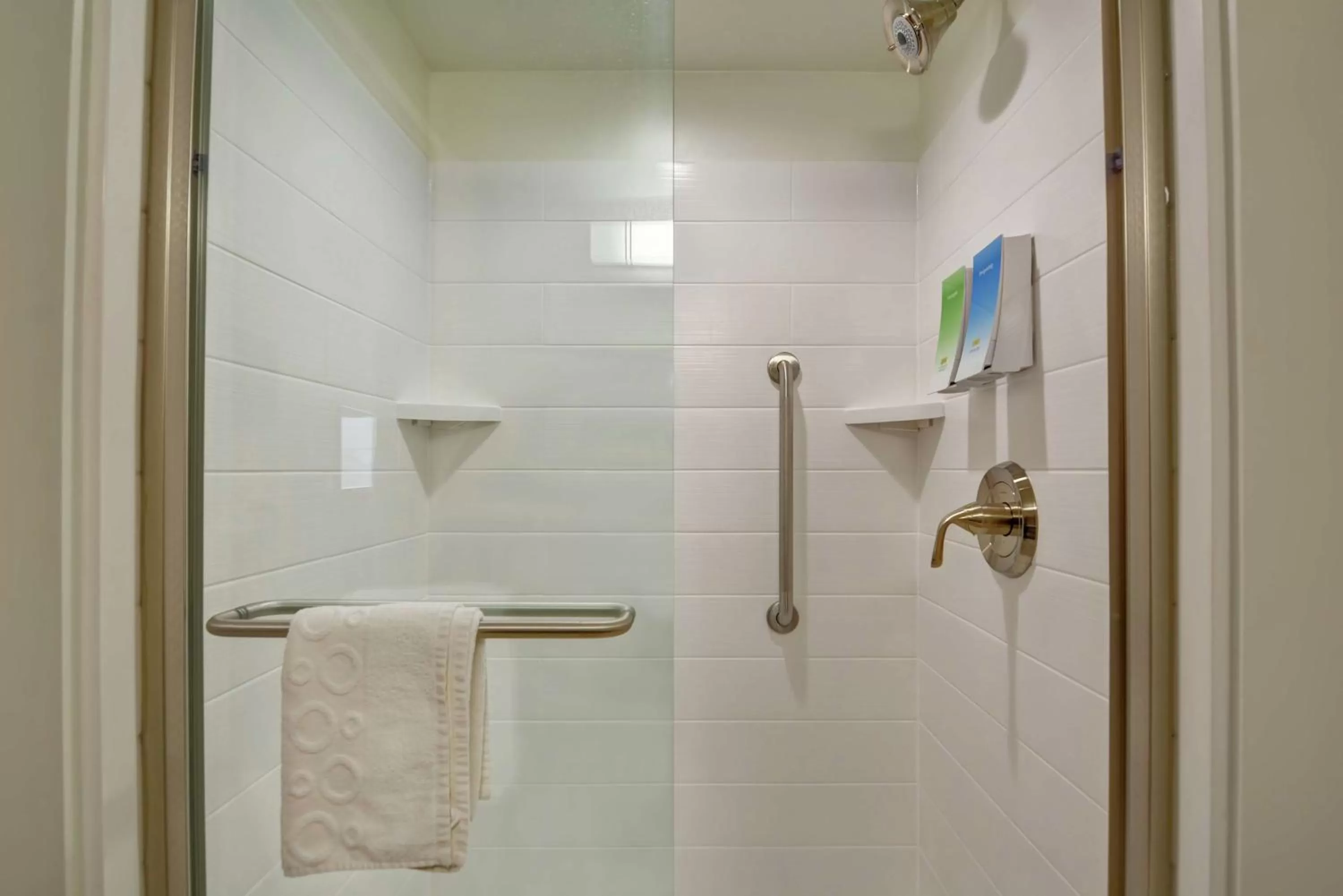 Bathroom in Home2 Suites By Hilton Madison Huntsville Airport