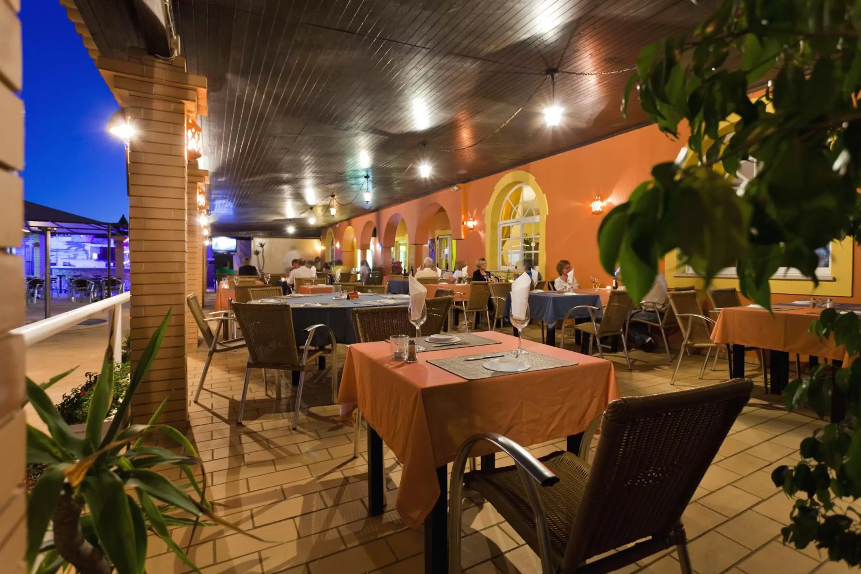 Restaurant/places to eat in Colina Village Restaurant/places to eat in Colina Village