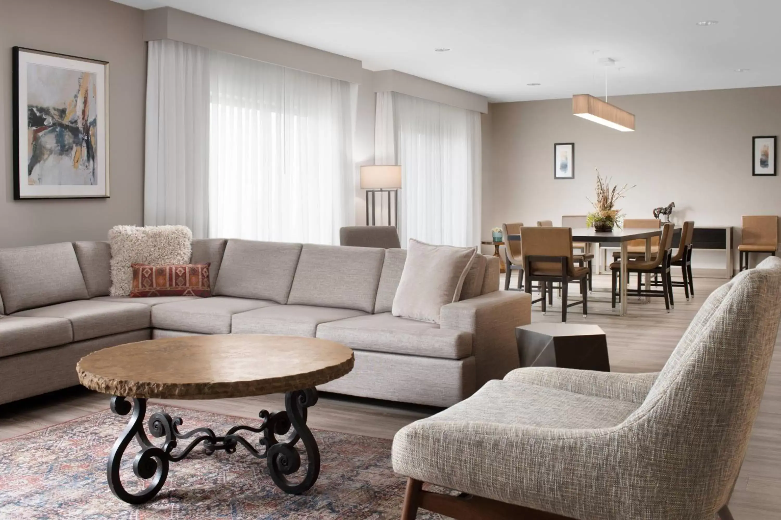 Living room, Seating Area in Marriott Dallas Allen Hotel & Convention Center