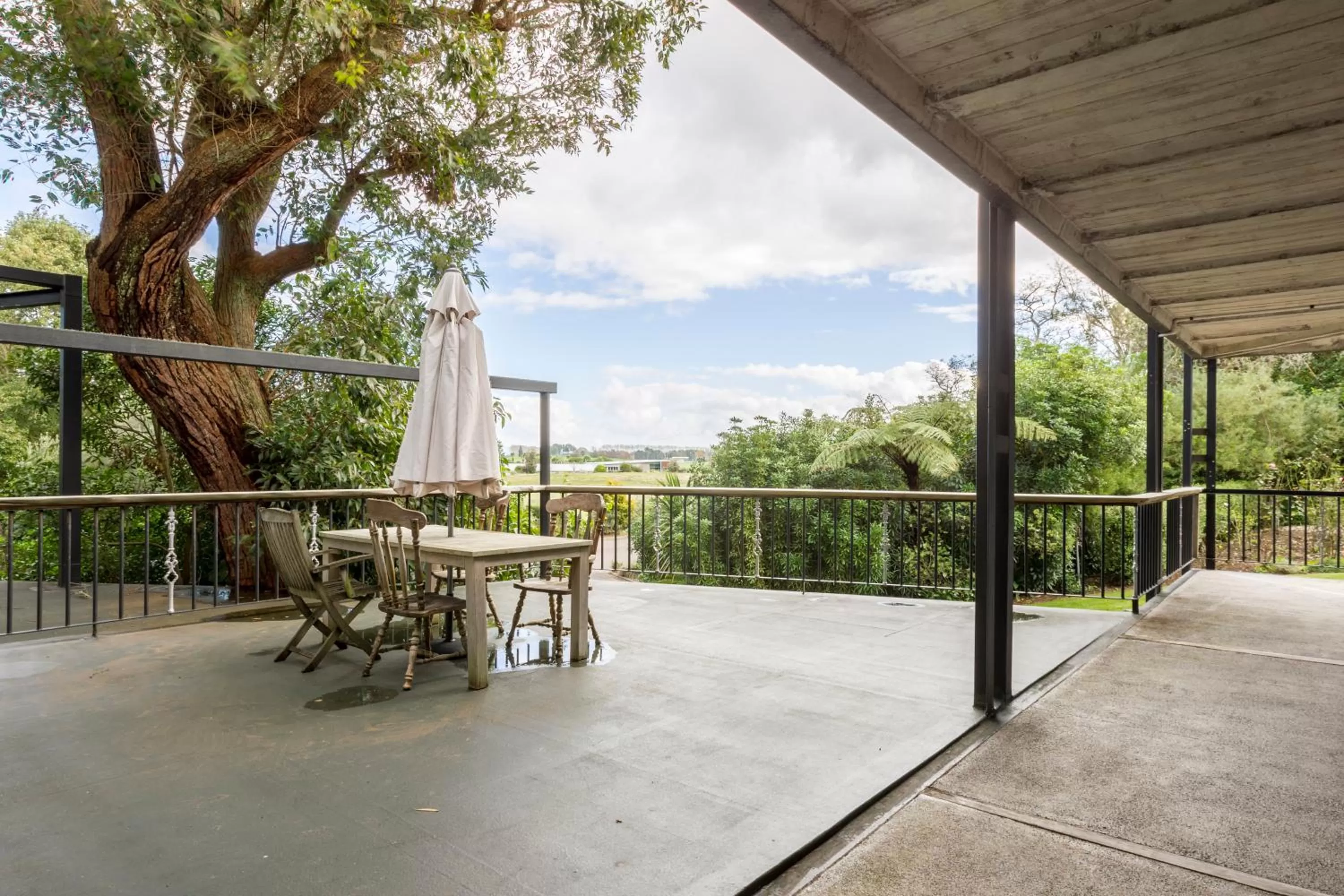 Garden view in The Narrows Landing Hotel