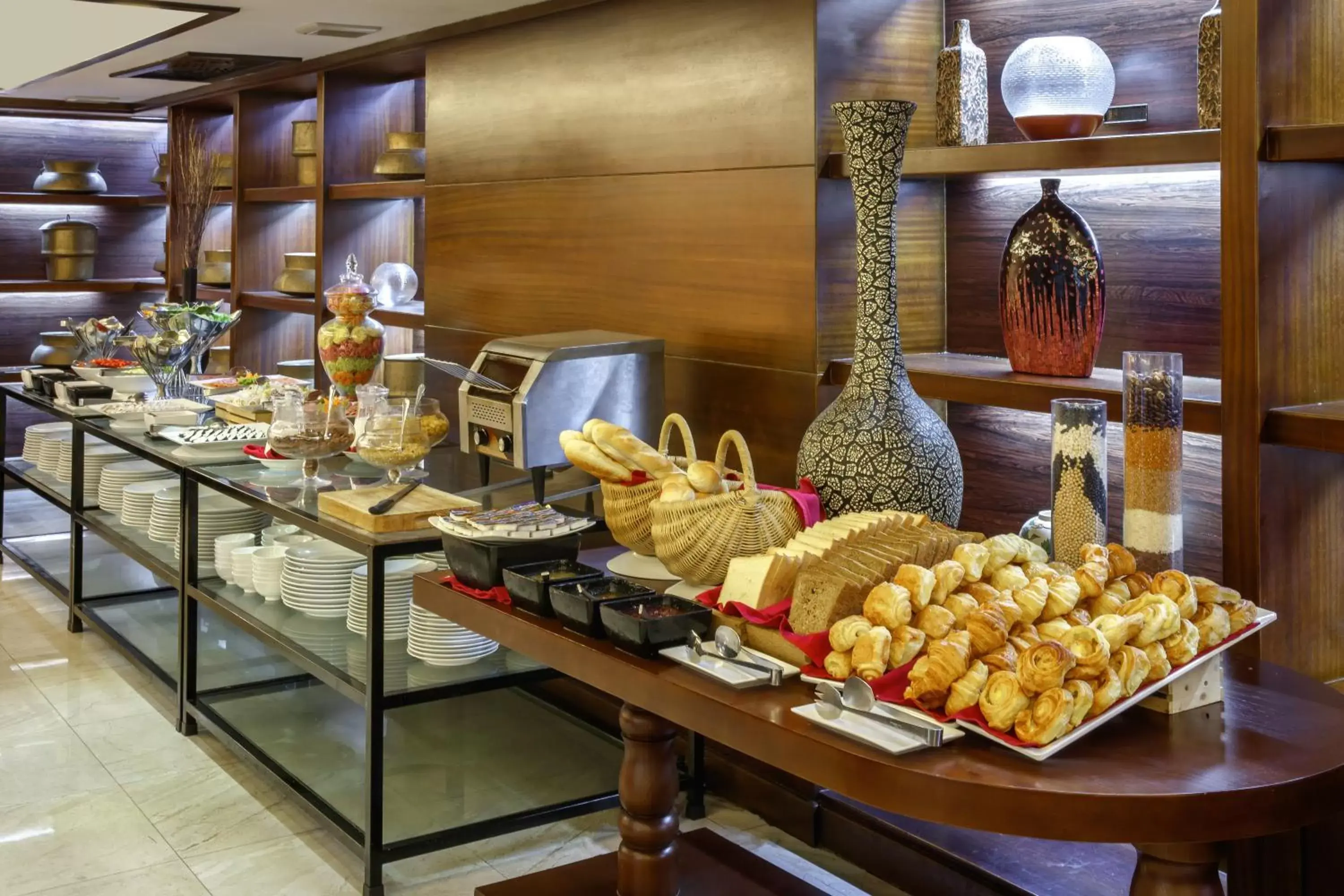 Breakfast, Food in Paradise Suites Hotel