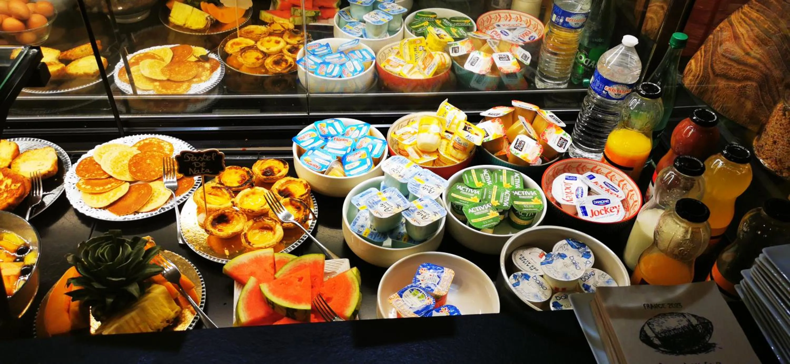 Buffet breakfast in Hotel Acadie Eragny