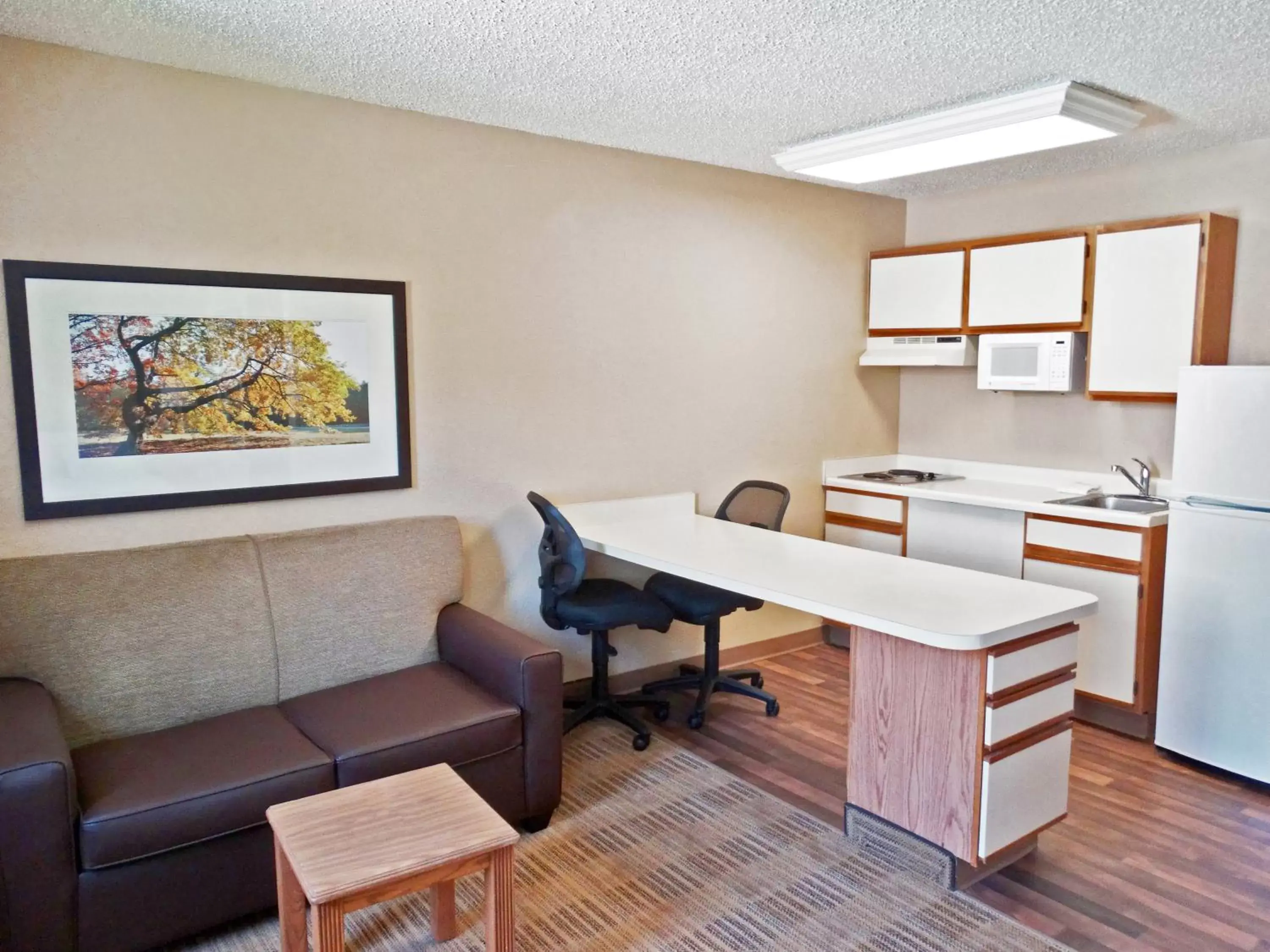 Kitchen or kitchenette in Extended Stay America Suites - Cincinnati - Blue Ash - Reed Hartman