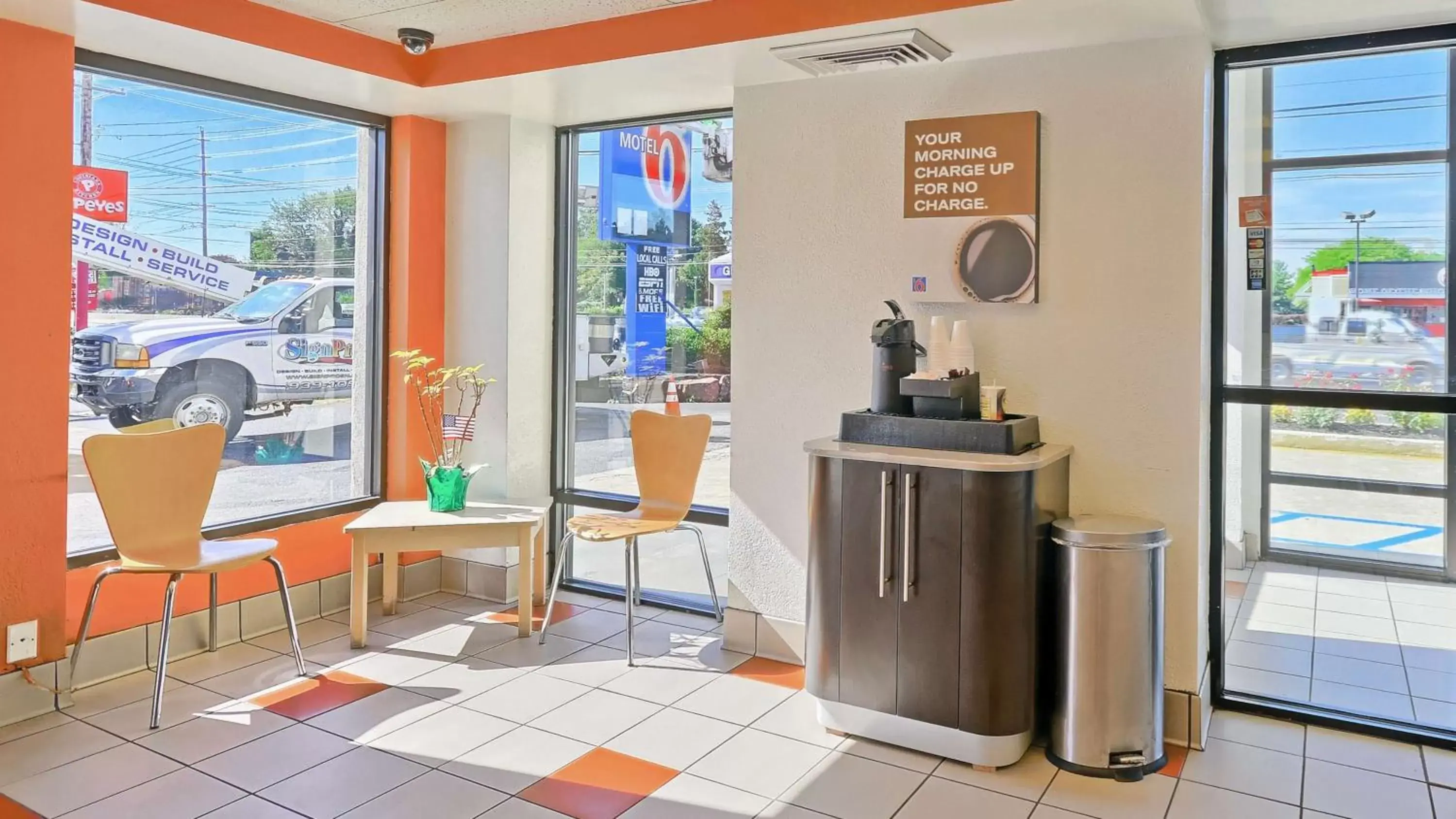 Lobby or reception, Lobby/Reception in Motel 6-Maple Shade Township, NJ - Philadelphia - Mt Laurel