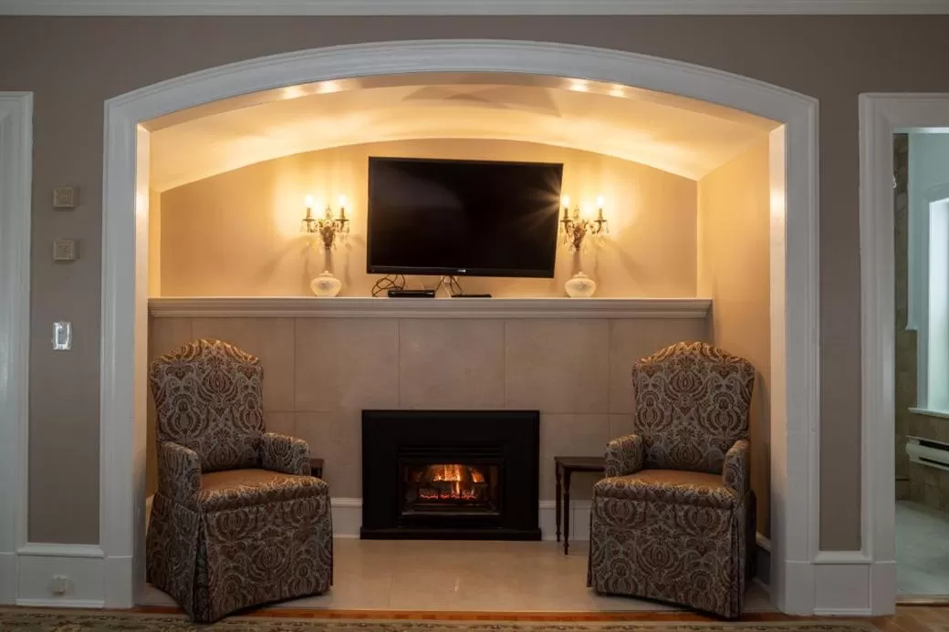 TV and multimedia, TV/Entertainment Center in Grey Gables Inn