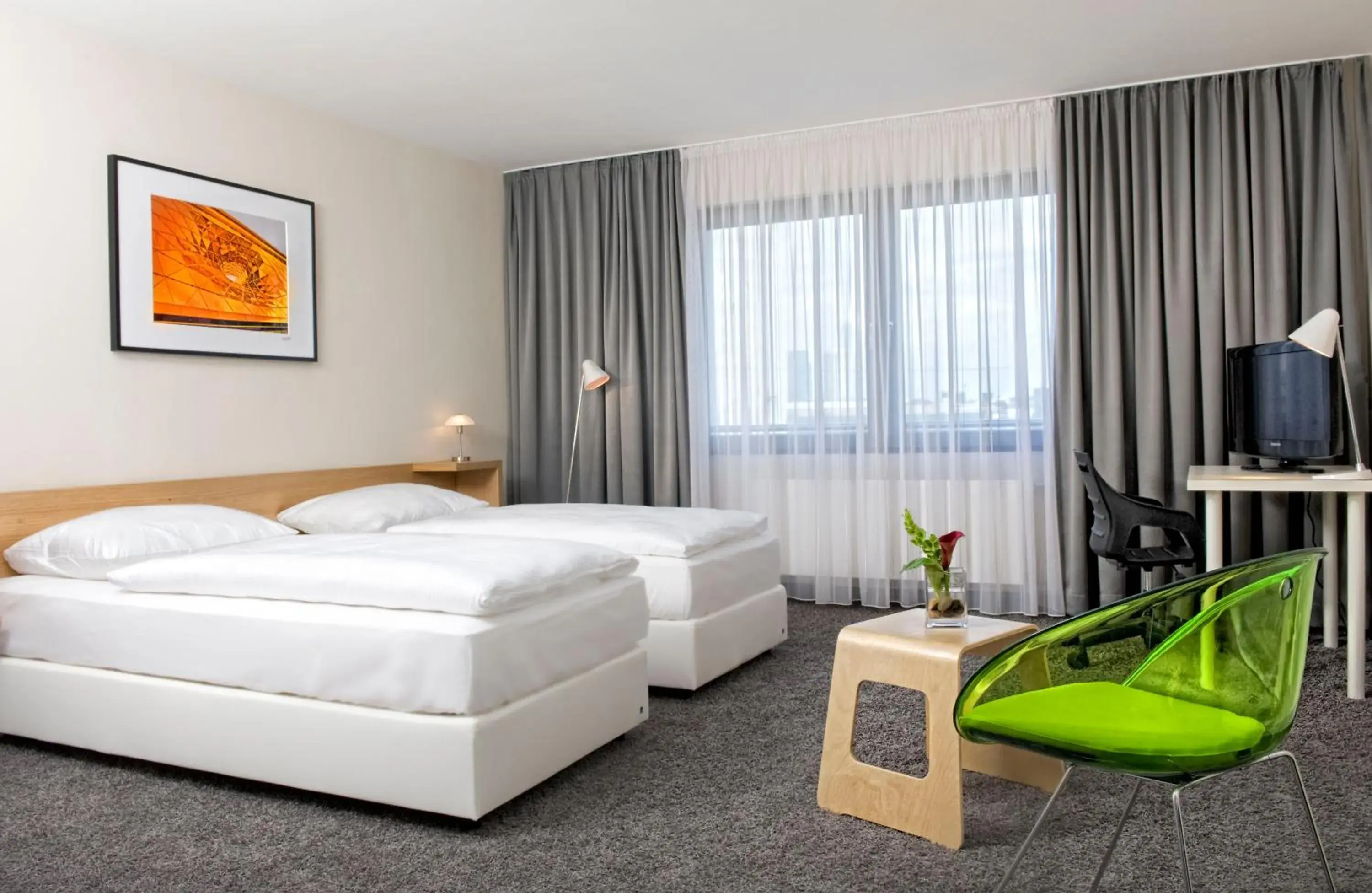 Photo of the whole room, Bed in Tryp by Wyndham Frankfurt