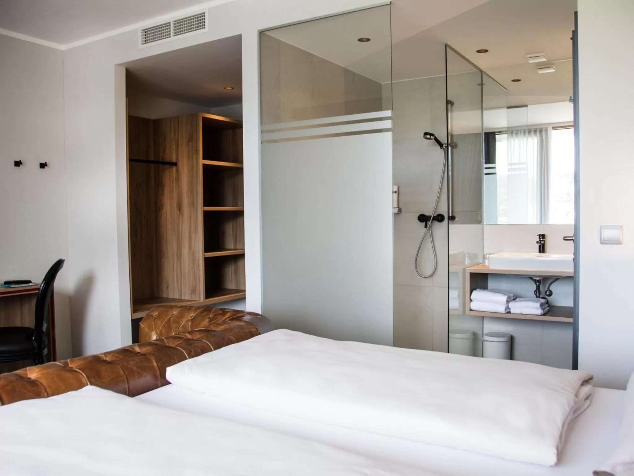 Photo of the whole room, Bed in Rocket Rooms Velden