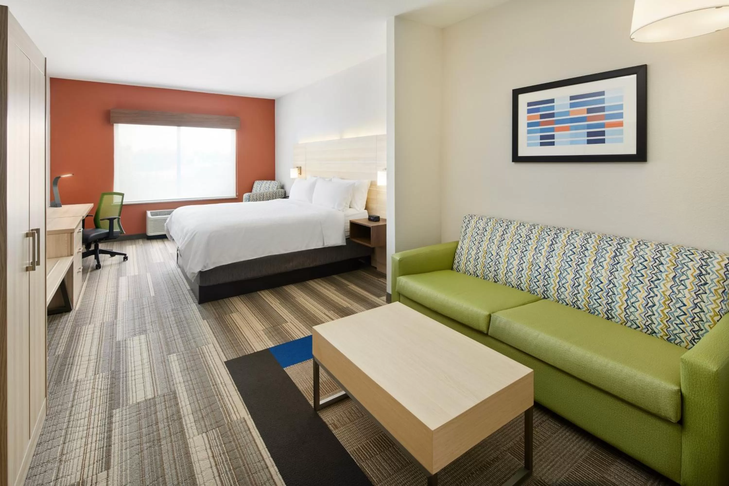 Photo of the whole room, Bed in Holiday Inn Express Hotel & Suites Salem by IHG
